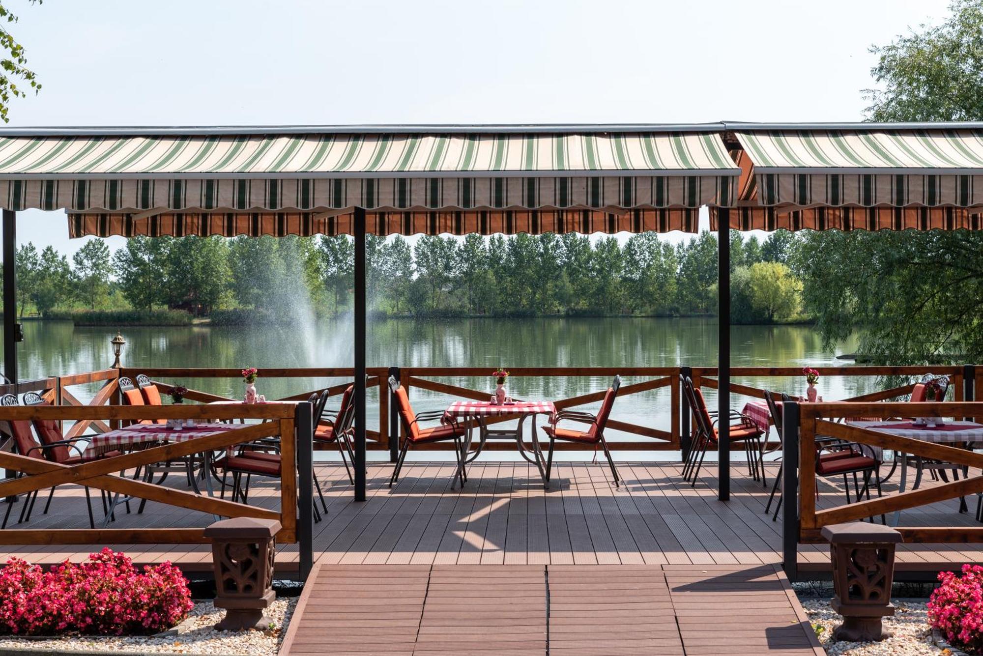 7. Hotel Bíbic, Tüskevár Panzió és Horgásztó