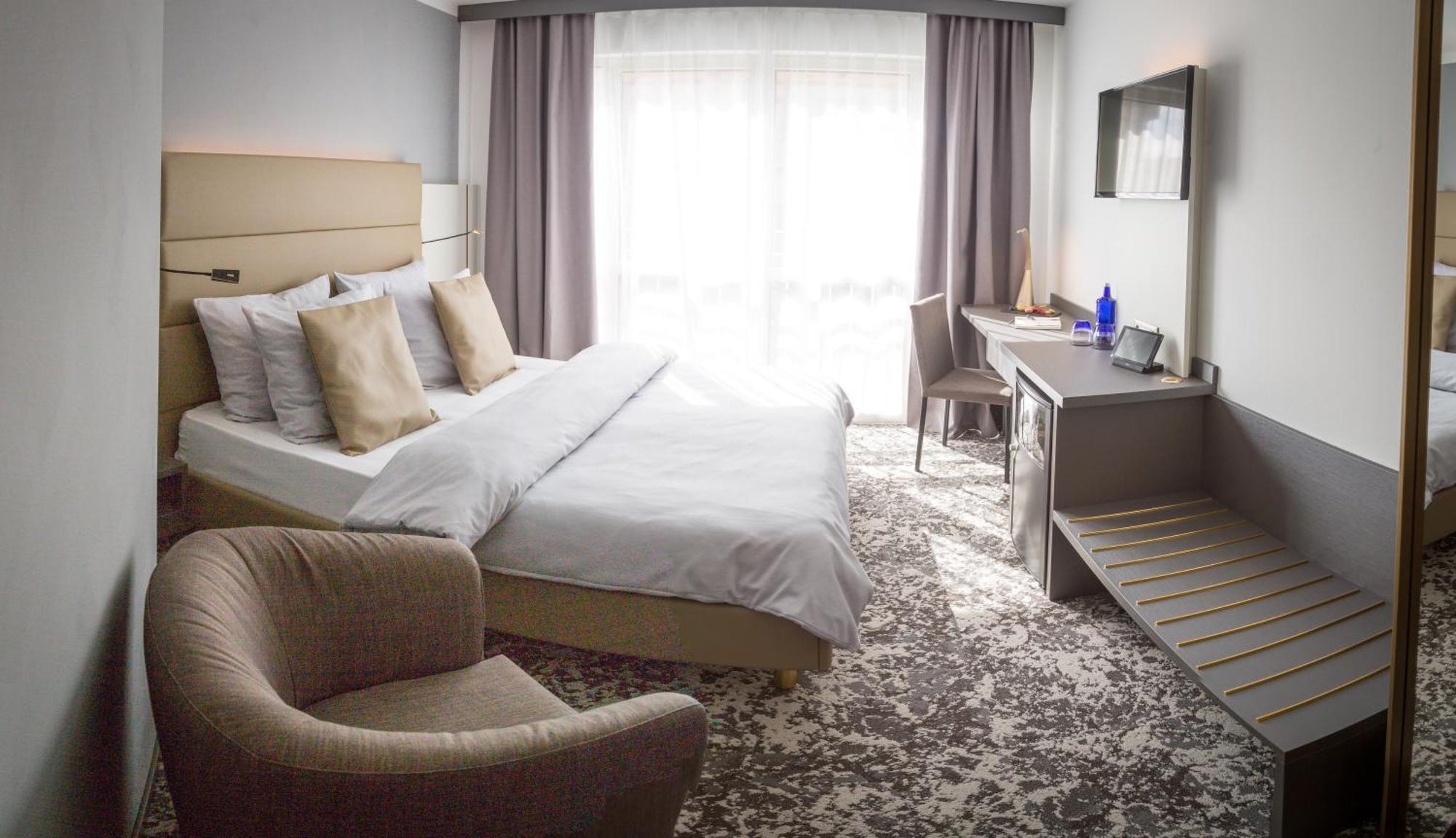 1. Hotel Santo