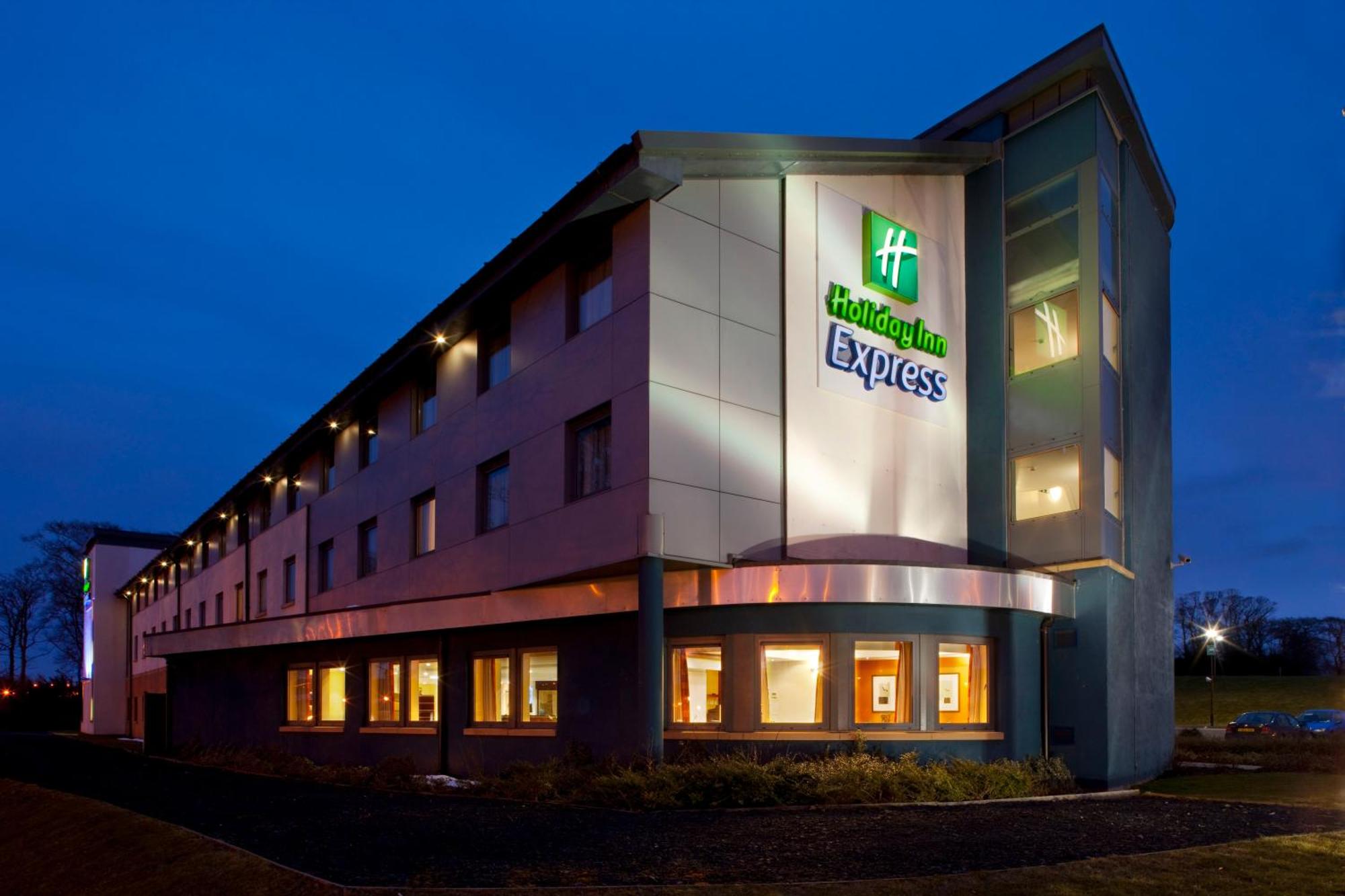 4. Holiday Inn Express Dunfermline