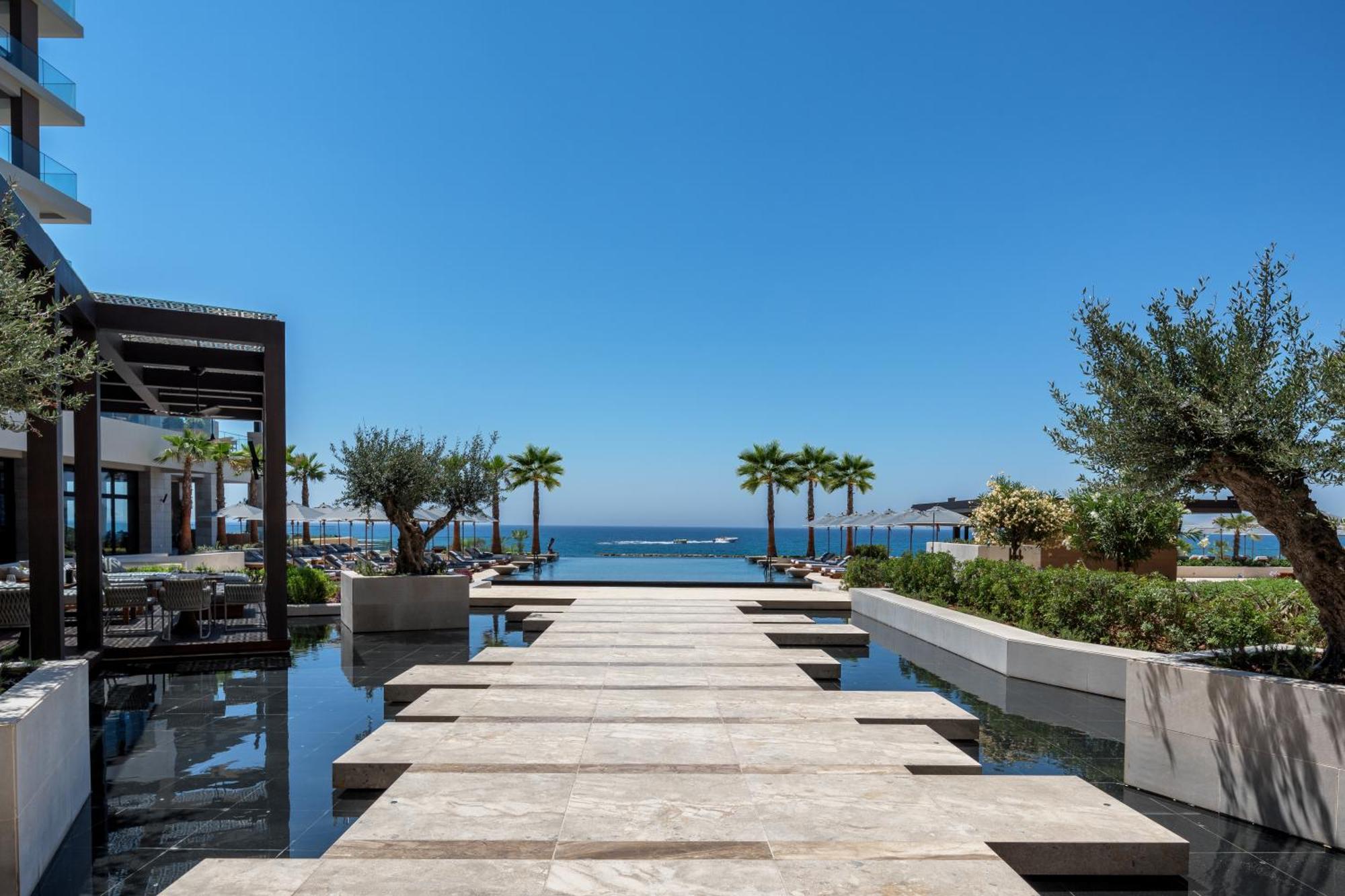1. Amara Hotel