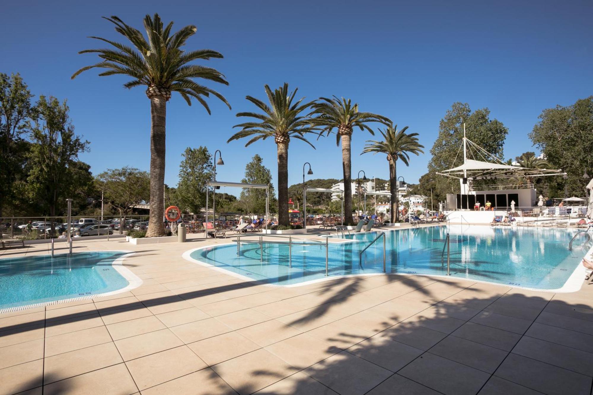 2. Meliá Cala Galdana