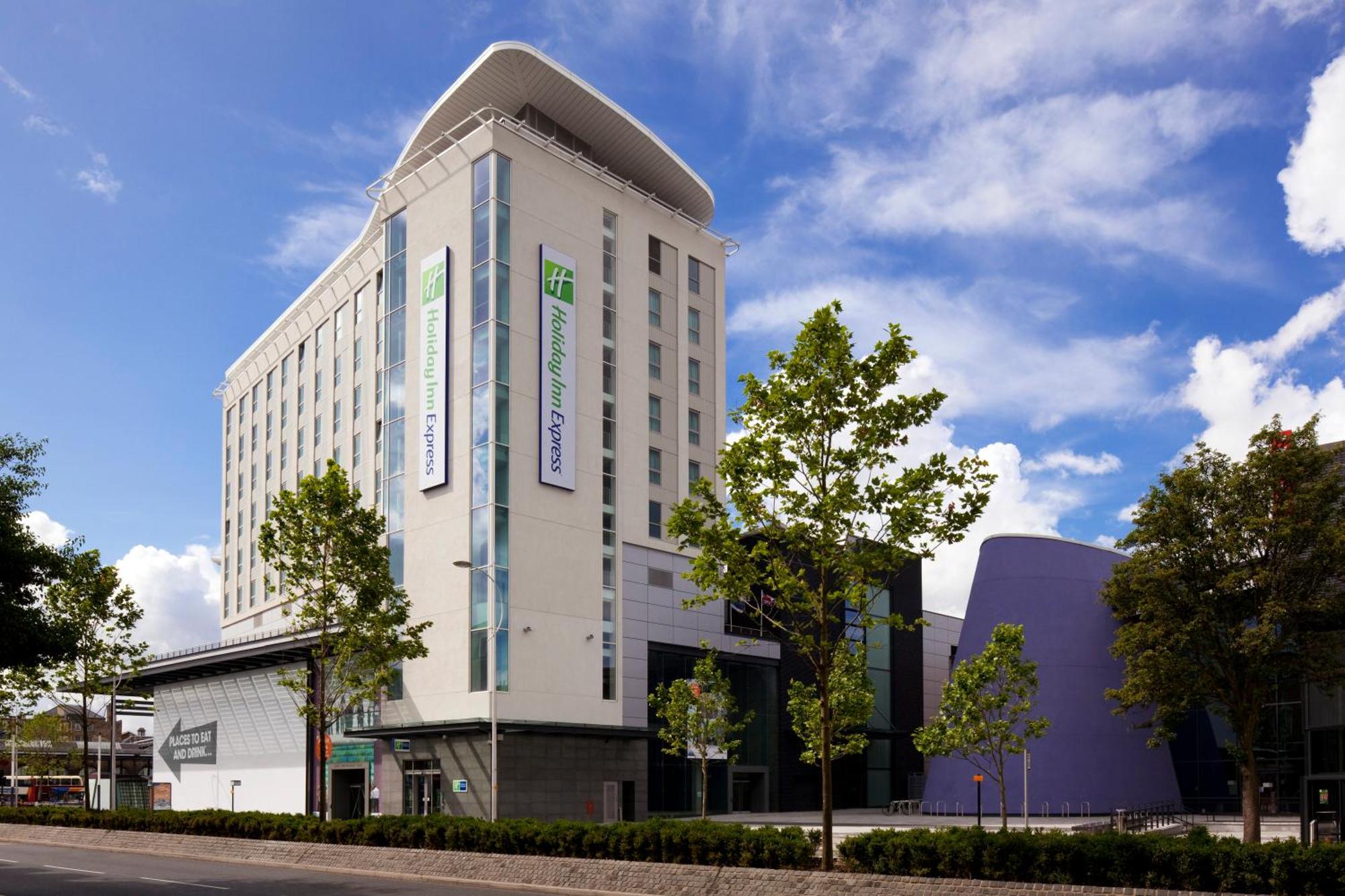2. Holiday Inn Express Hull City Centre