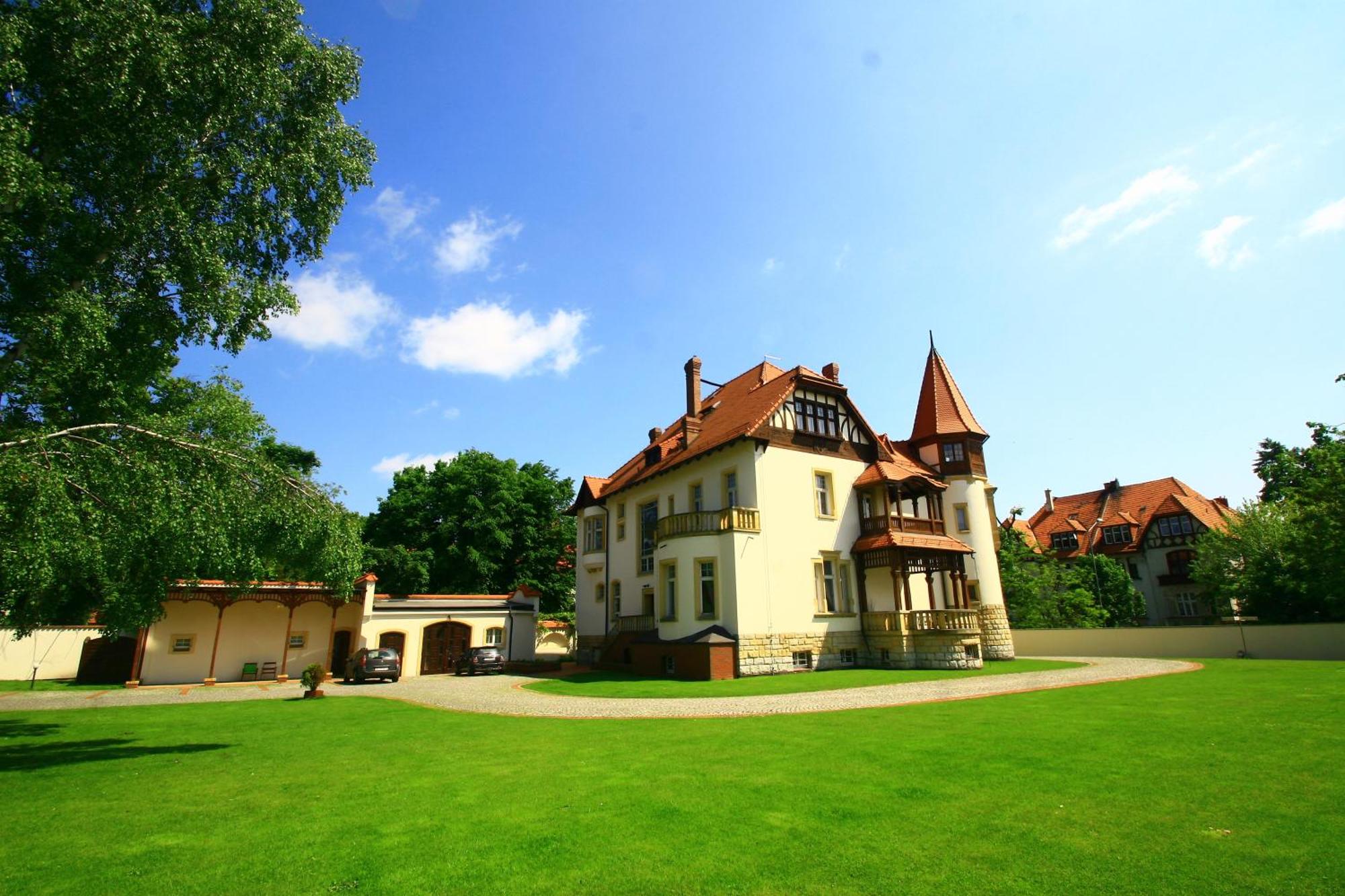 8. Hotel I Restauracja Palacyk