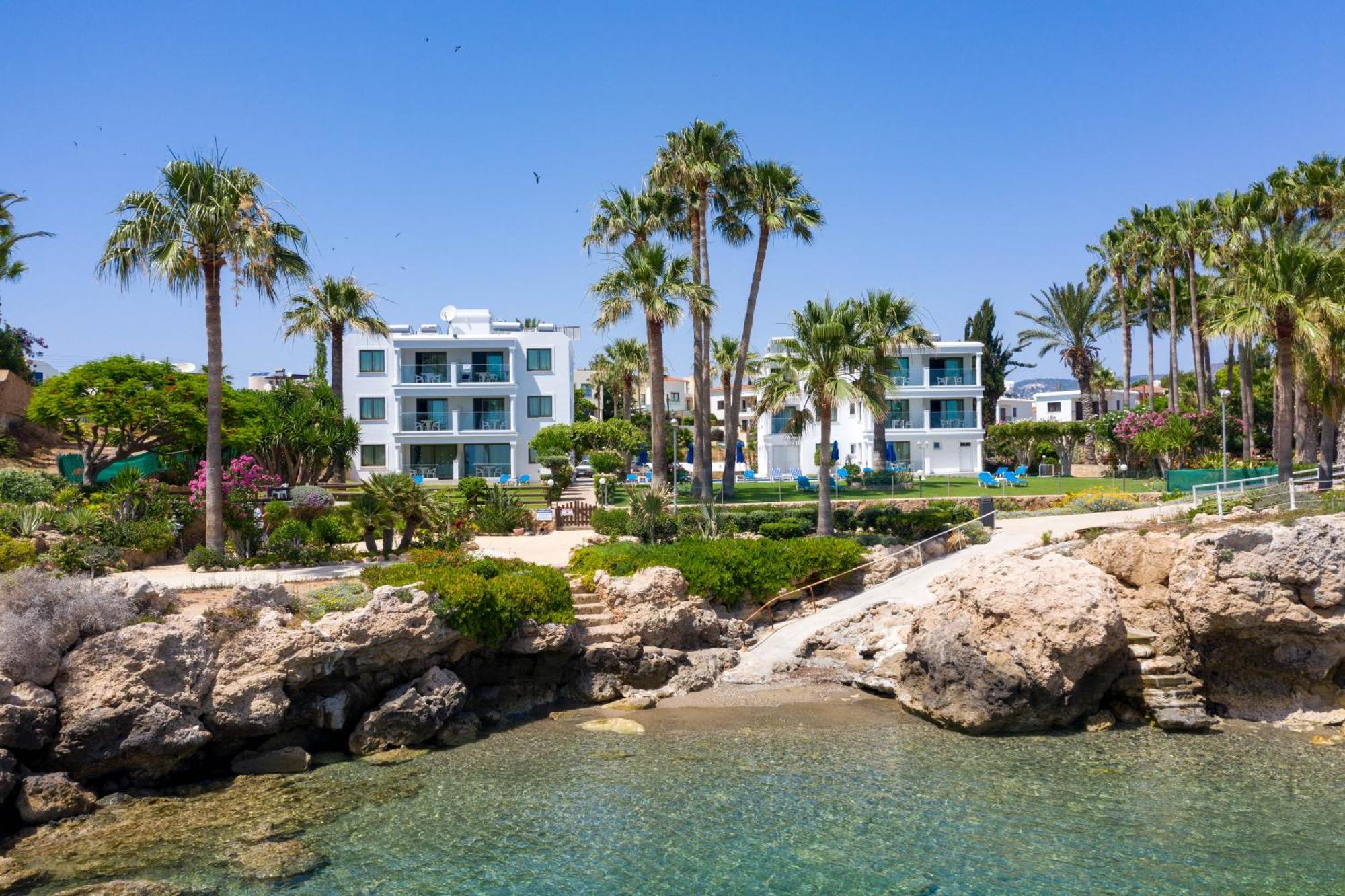 6. Rododafni Beach Apartments
