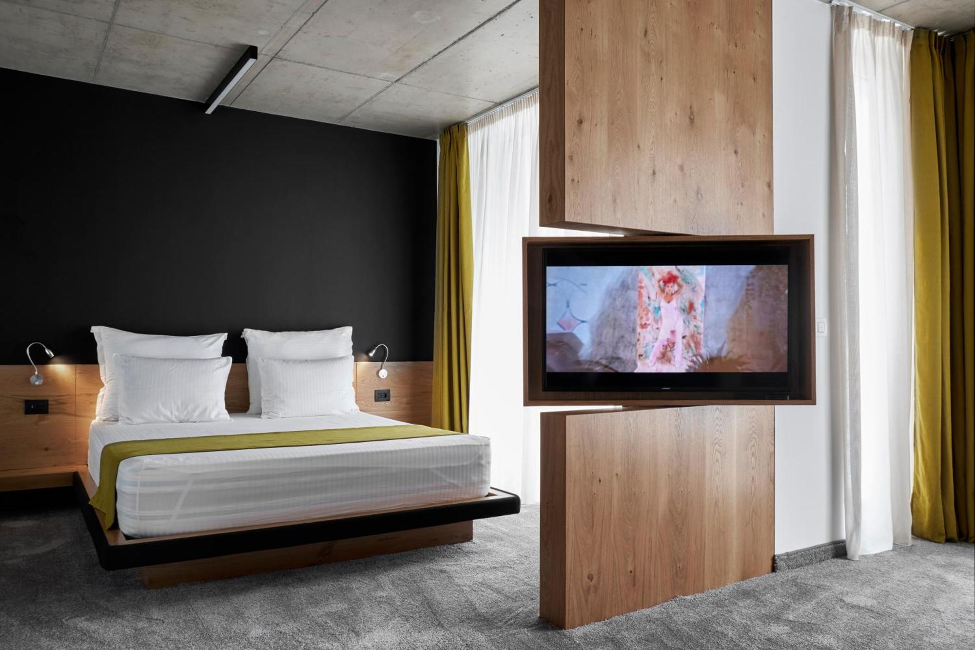 3. Grand Hotel Sofia