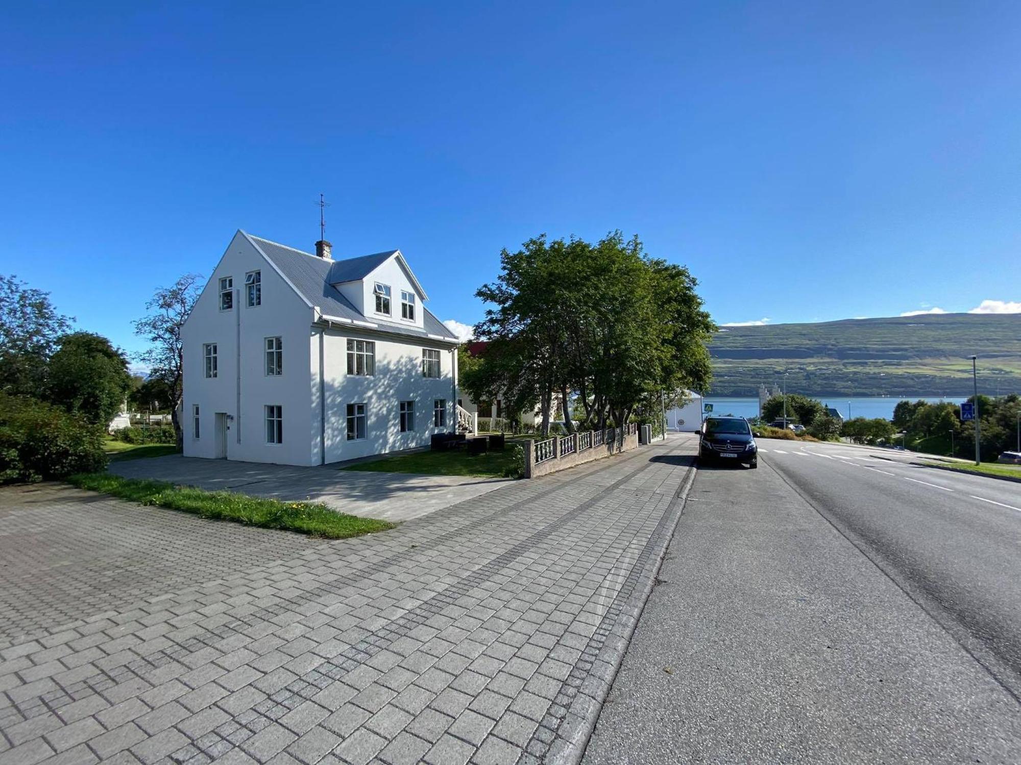 Akureyri Central House