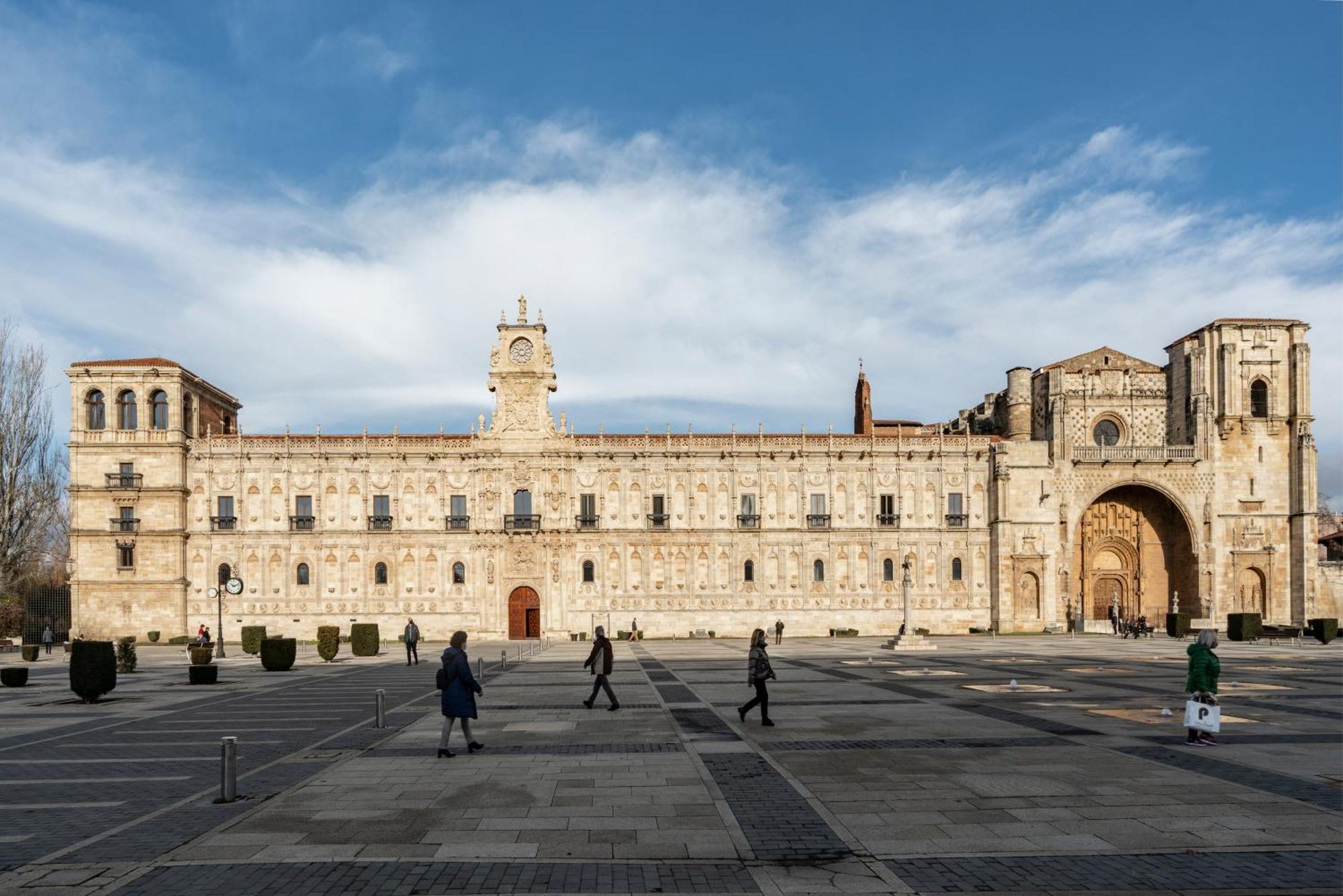 10. Parador de León