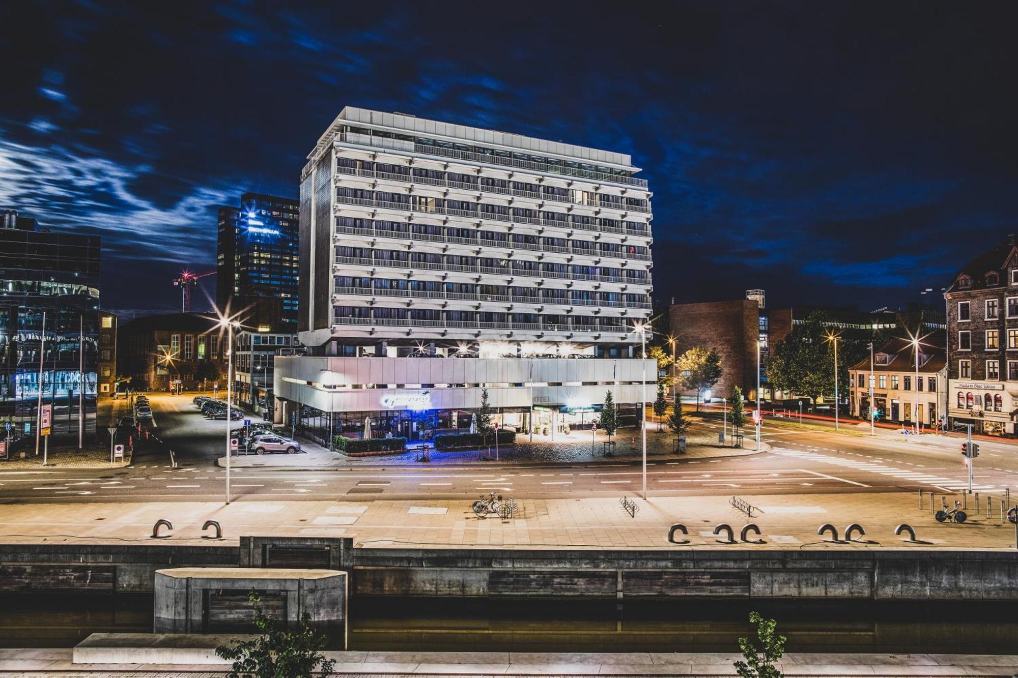 2. Hotel Atlantic