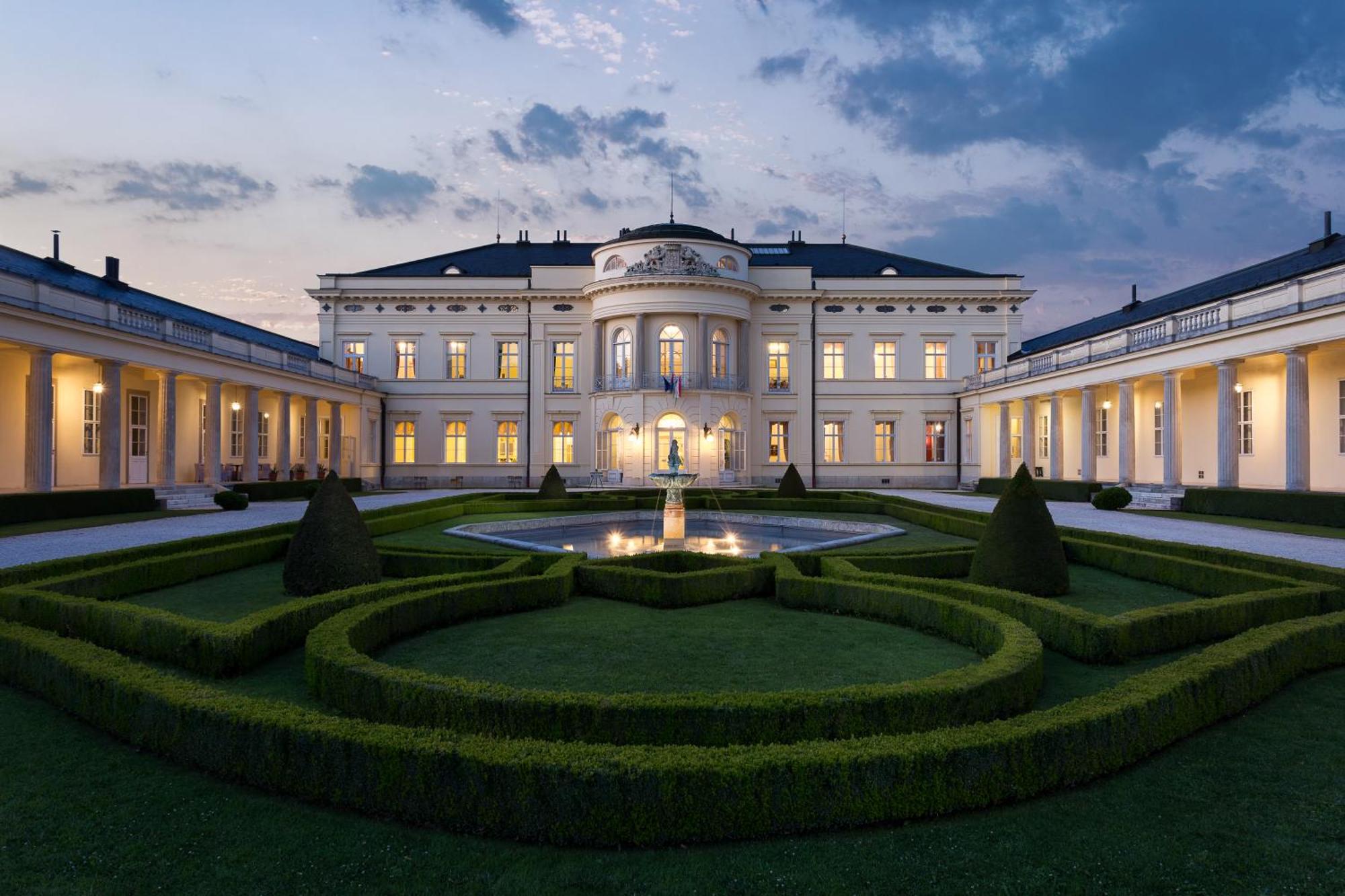 5. Karolyi Kastely Fehervarcsurgo