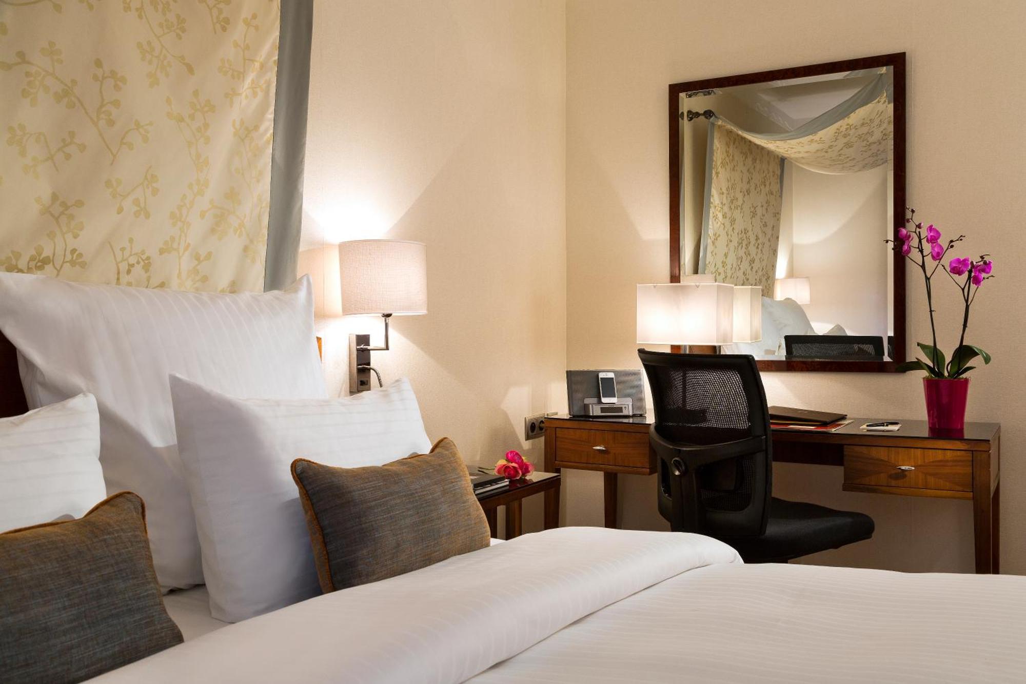 5. Warwick Grand-Place Brussels