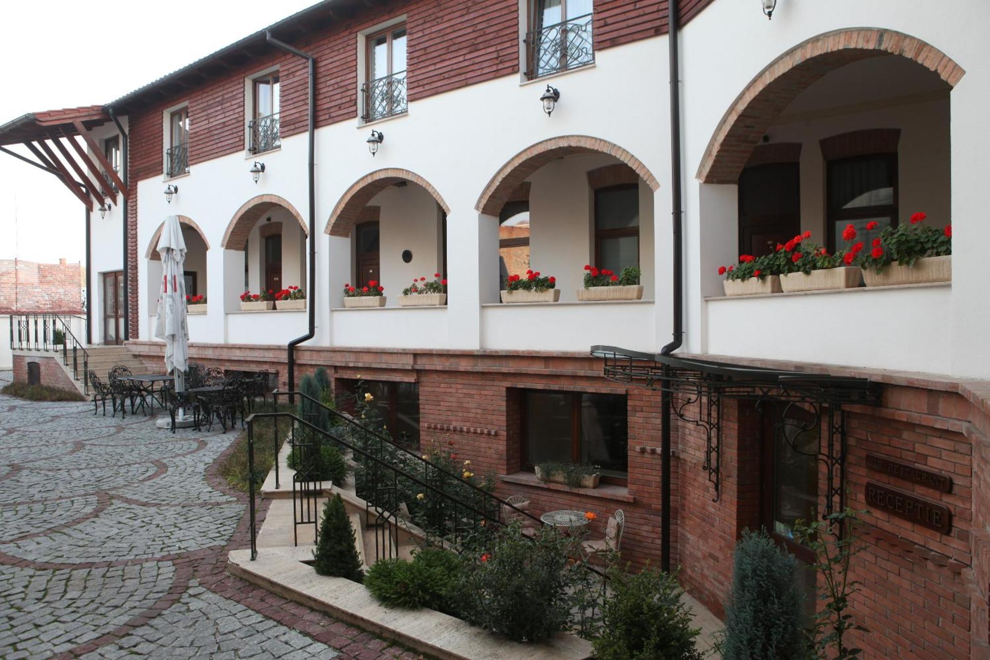 2. La Maison de Caroline