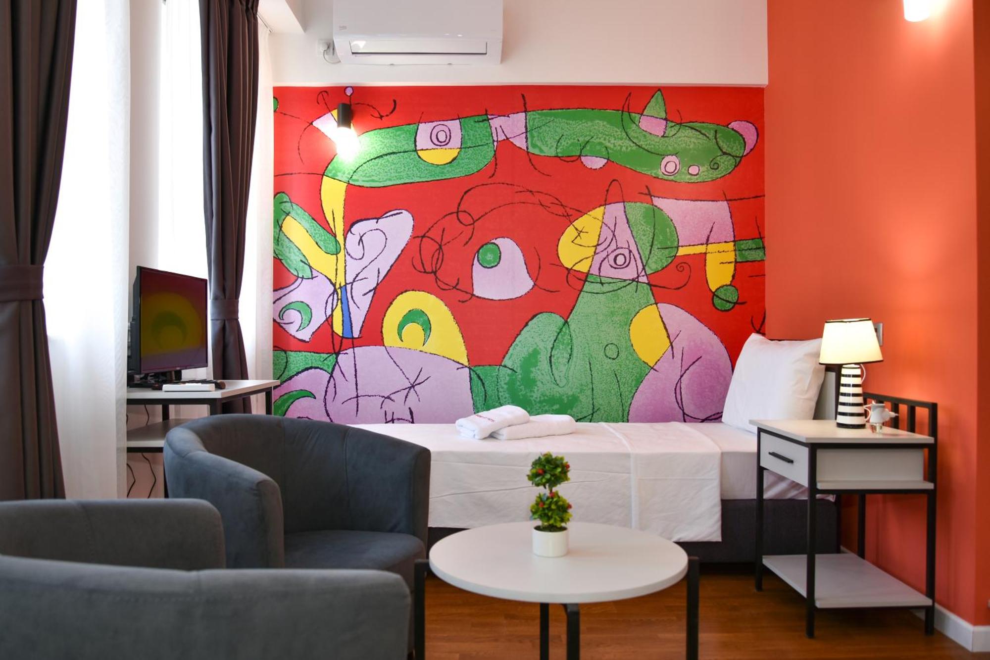 8. Osten Art Hotel