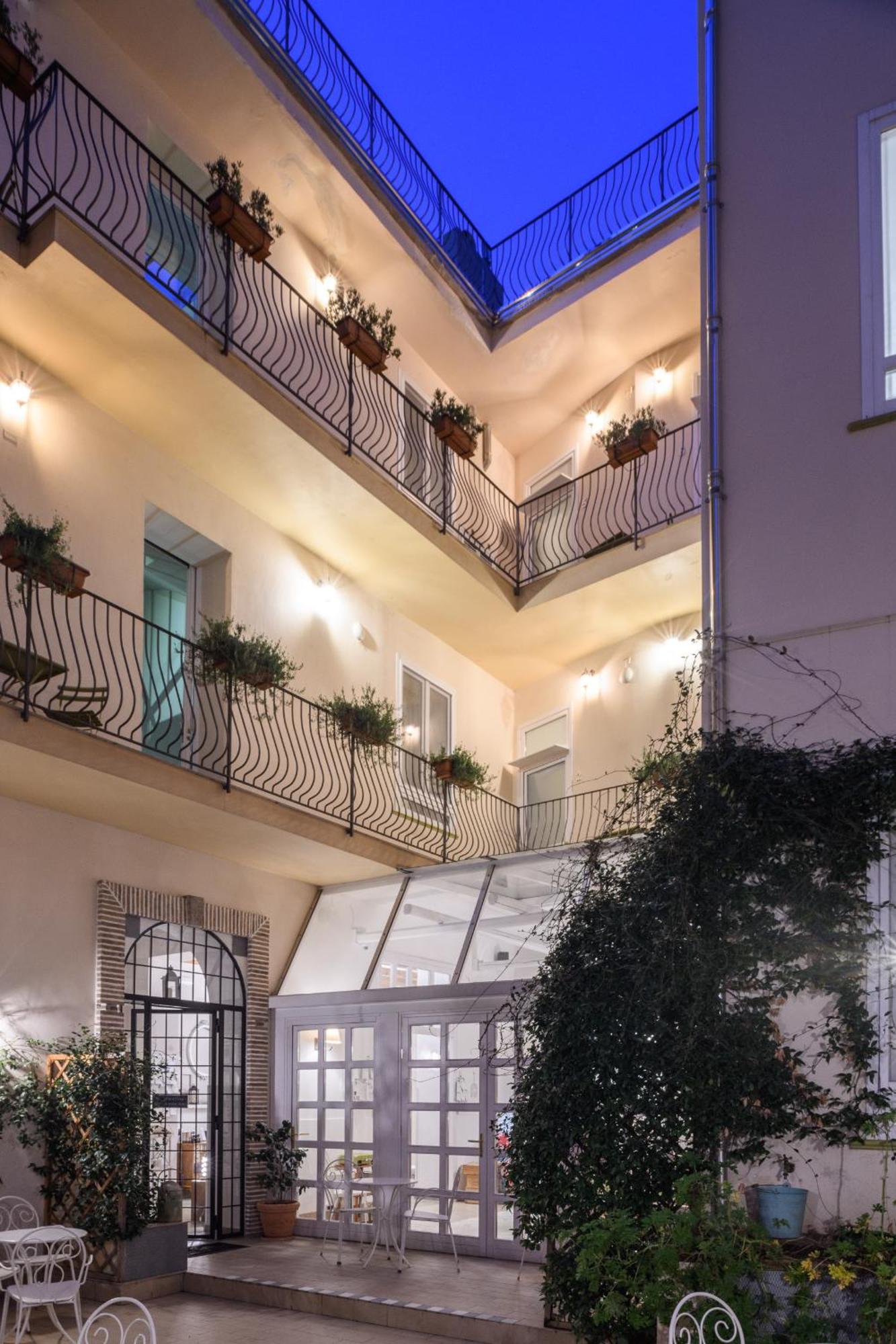 8. Cas'E Charming House