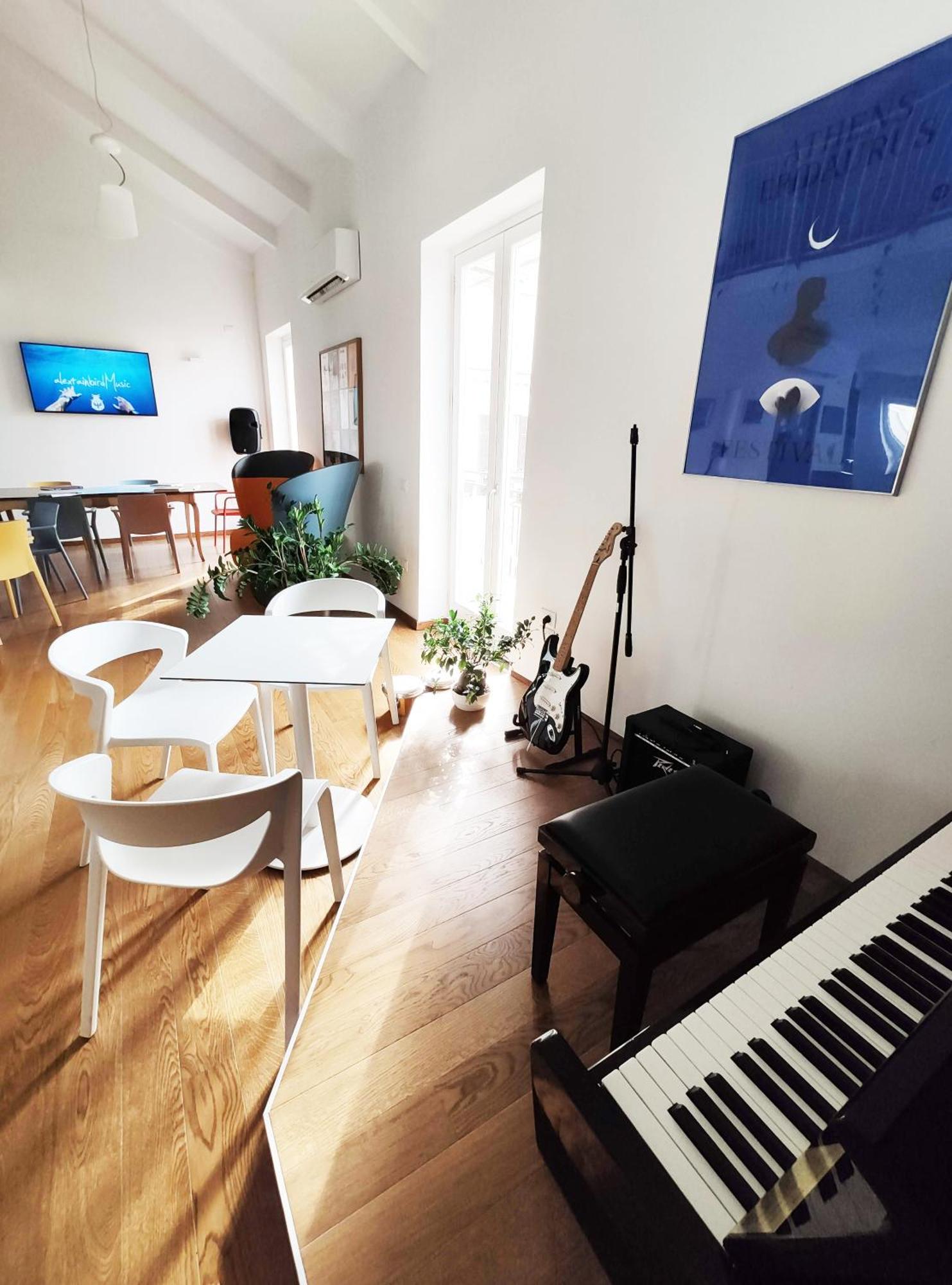 7. WANDERLUST NAPLES a place to stay