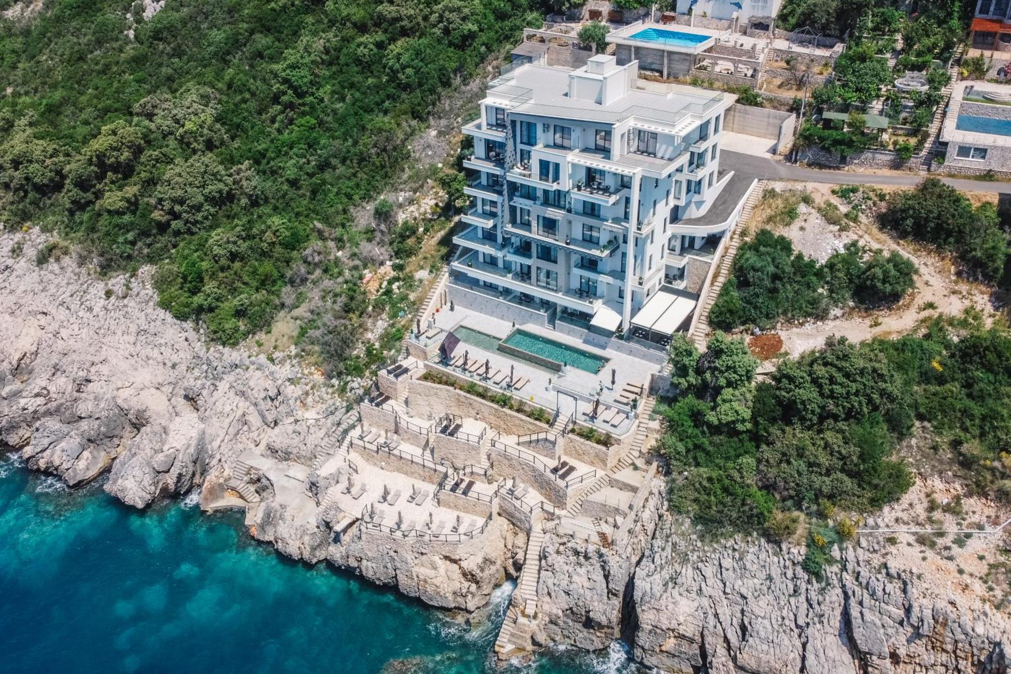 4. Apart Hotel Dollaku