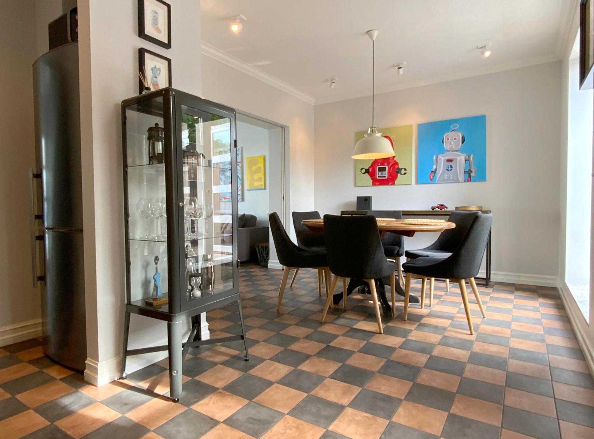 문 아파트먼트(Moon Apartments)