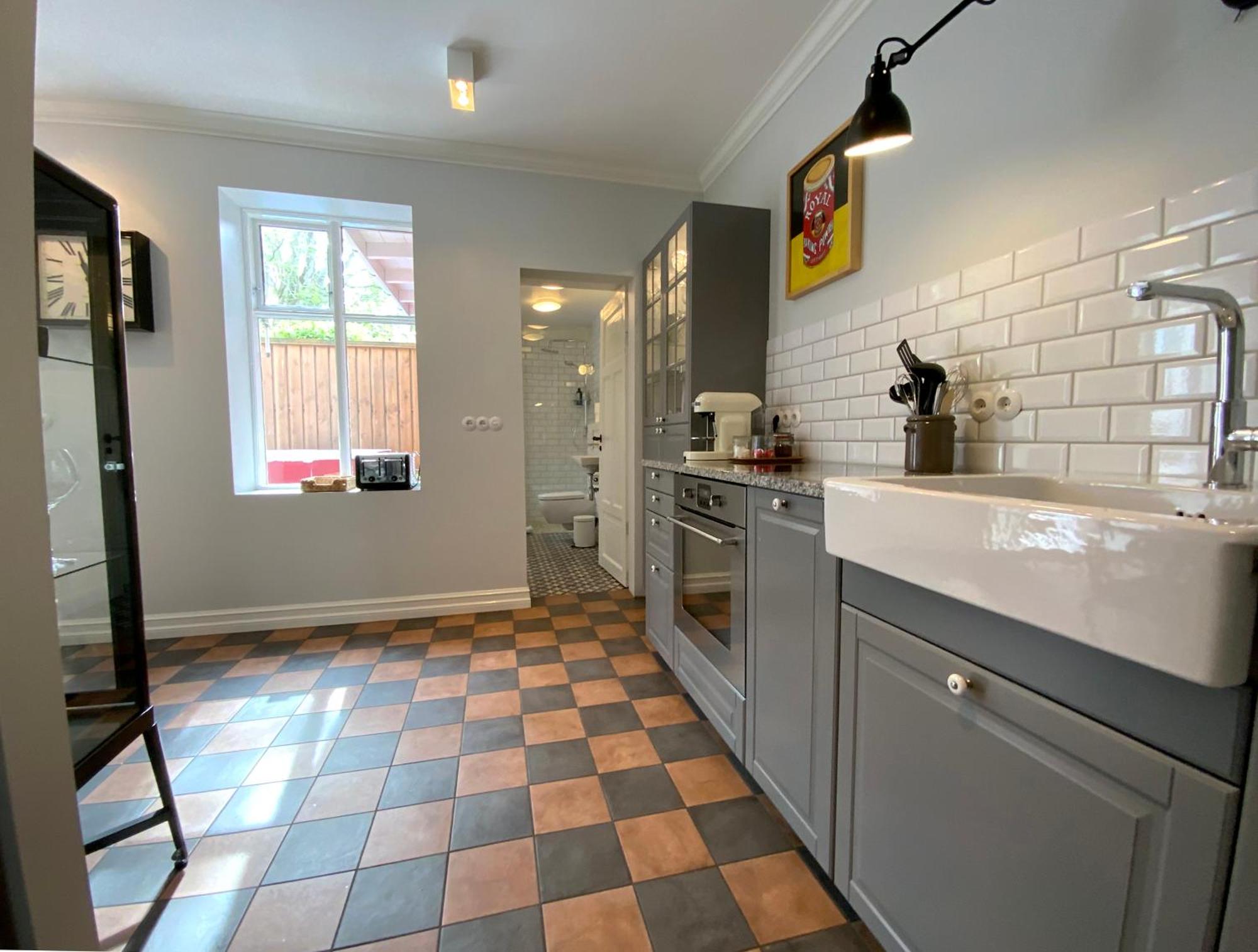 문 아파트먼트(Moon Apartments)