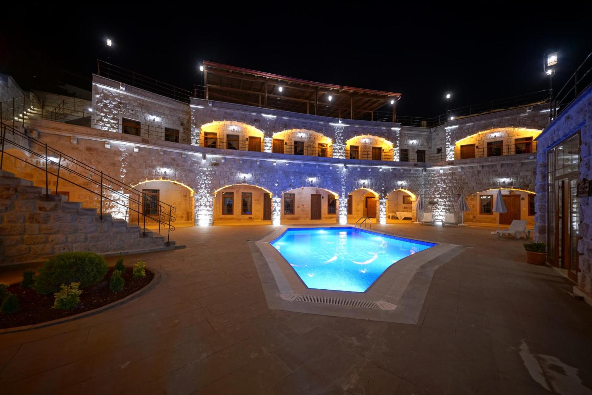 4. Göreme Cave Lodge