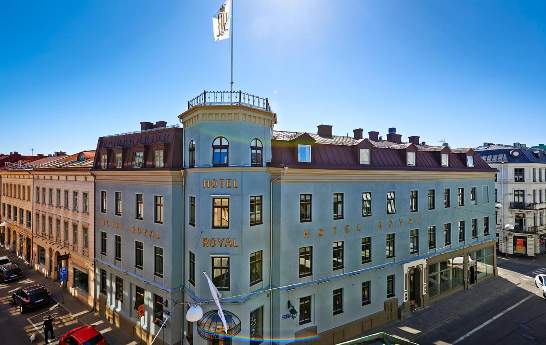 3. Hotel Royal