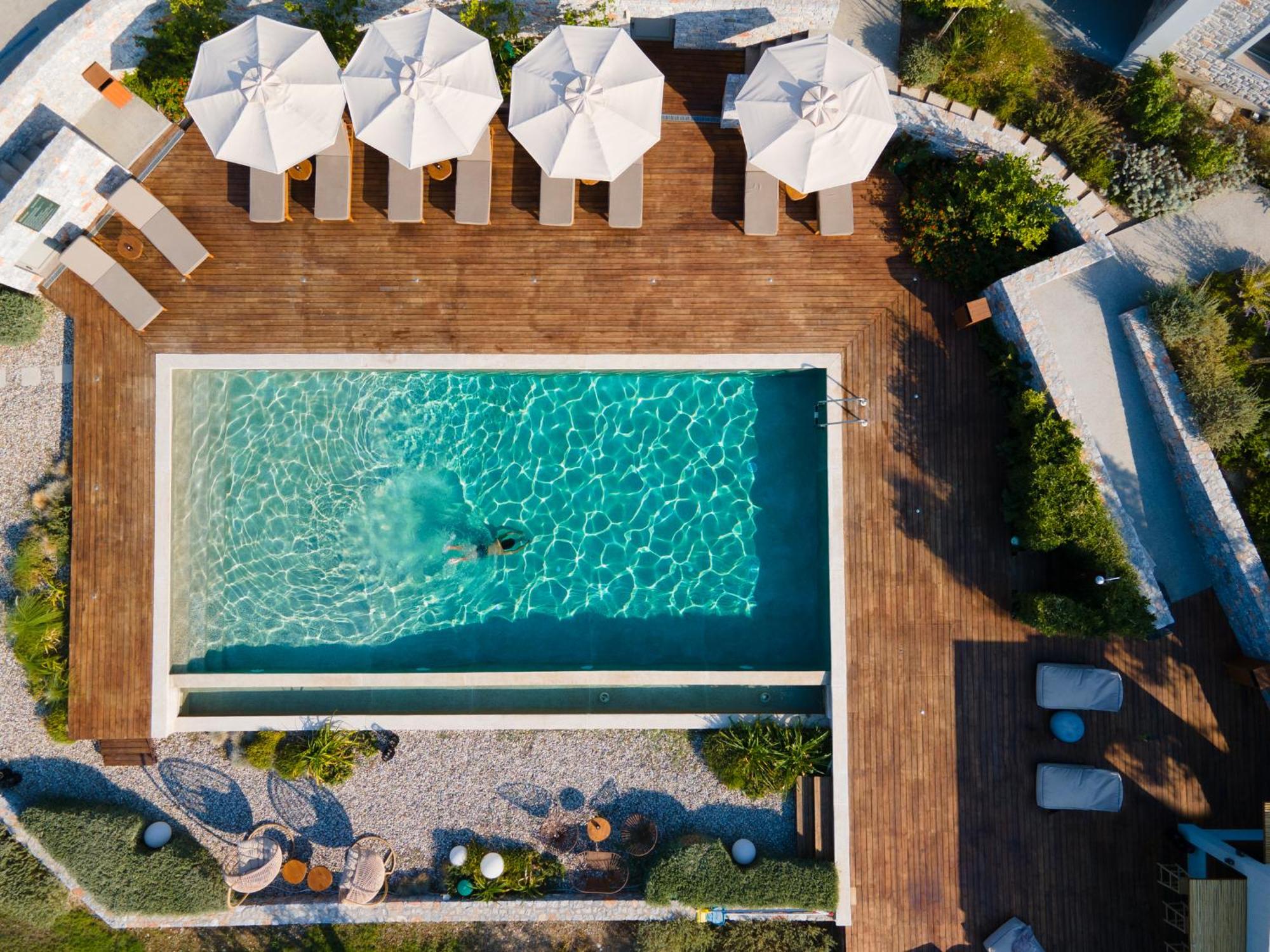 3. Elies Residences