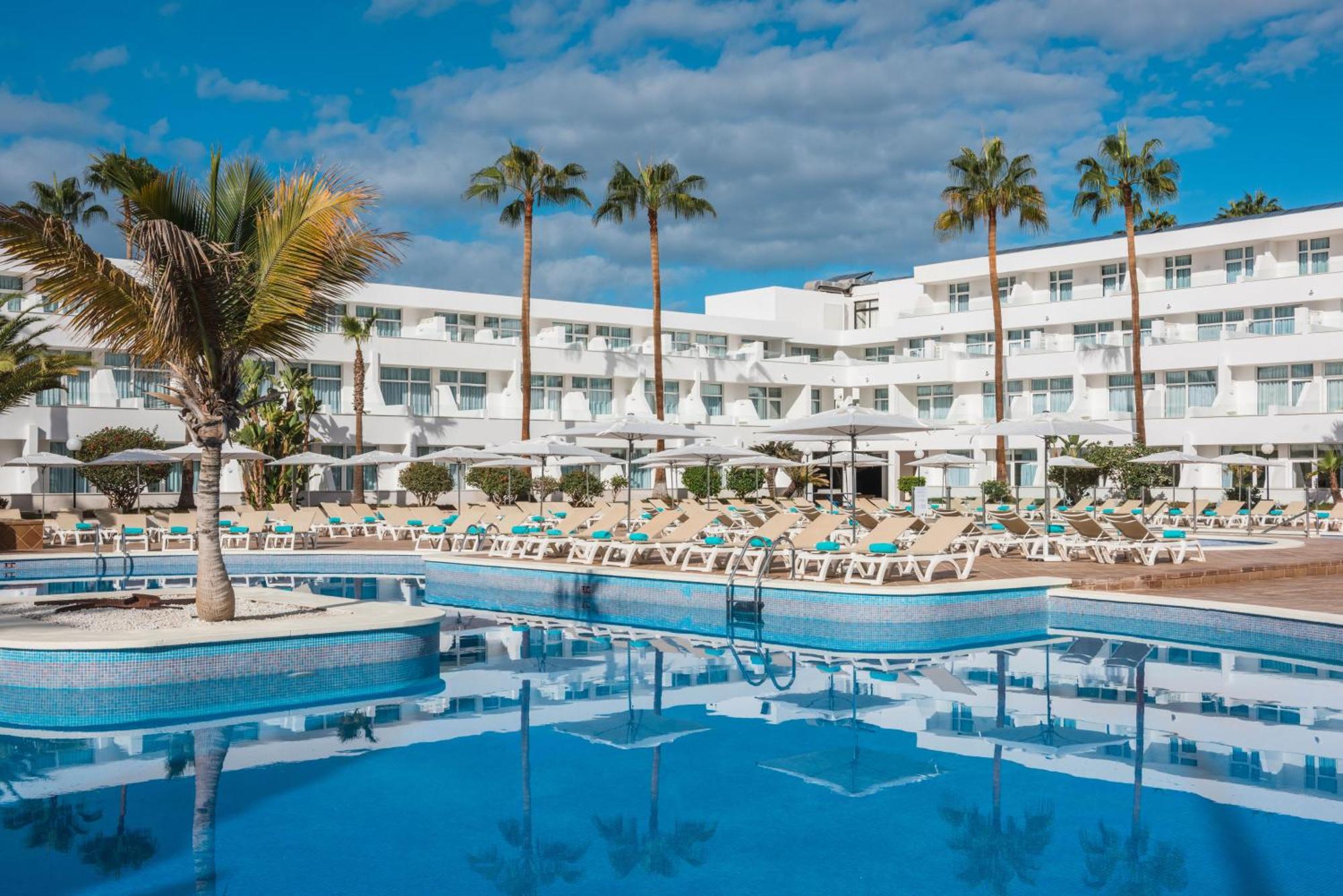 1. Iberostar Waves Las Dalias