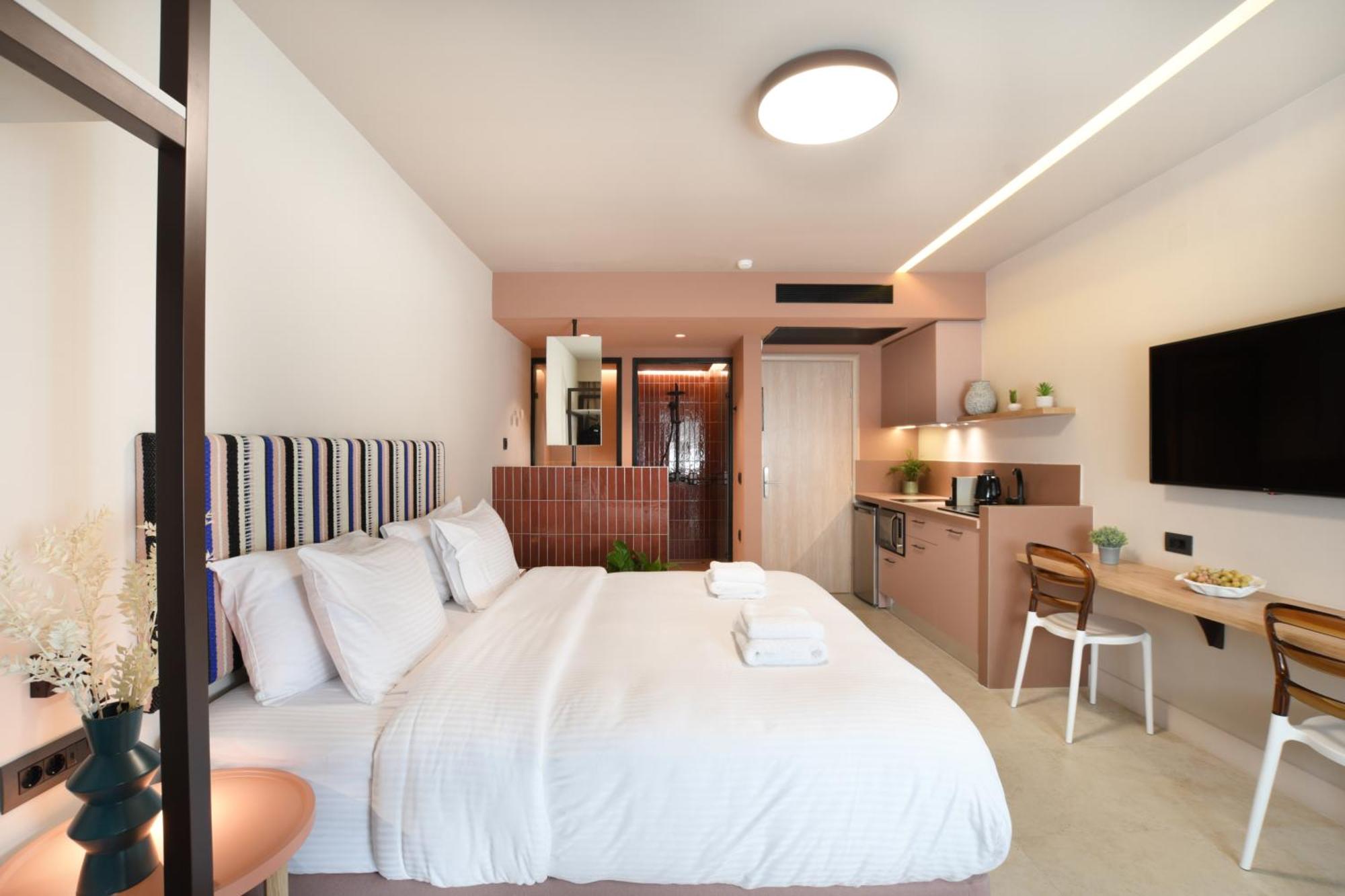8. Pavo Art Hotel