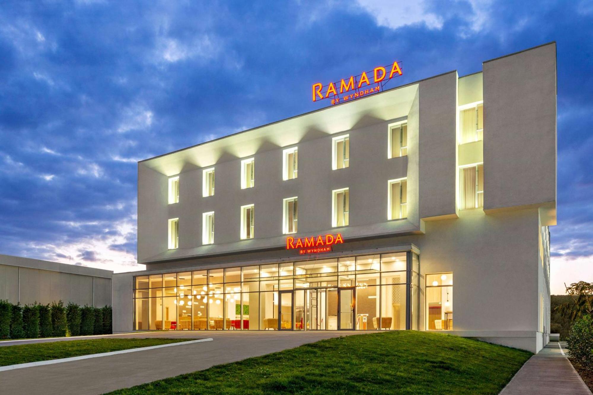 2. Ramada by Wyndham Targu Jiu