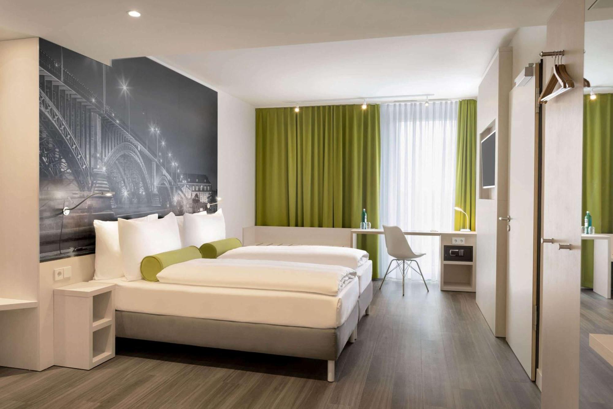 1. Super 8 by Wyndham Mainz Zollhafen