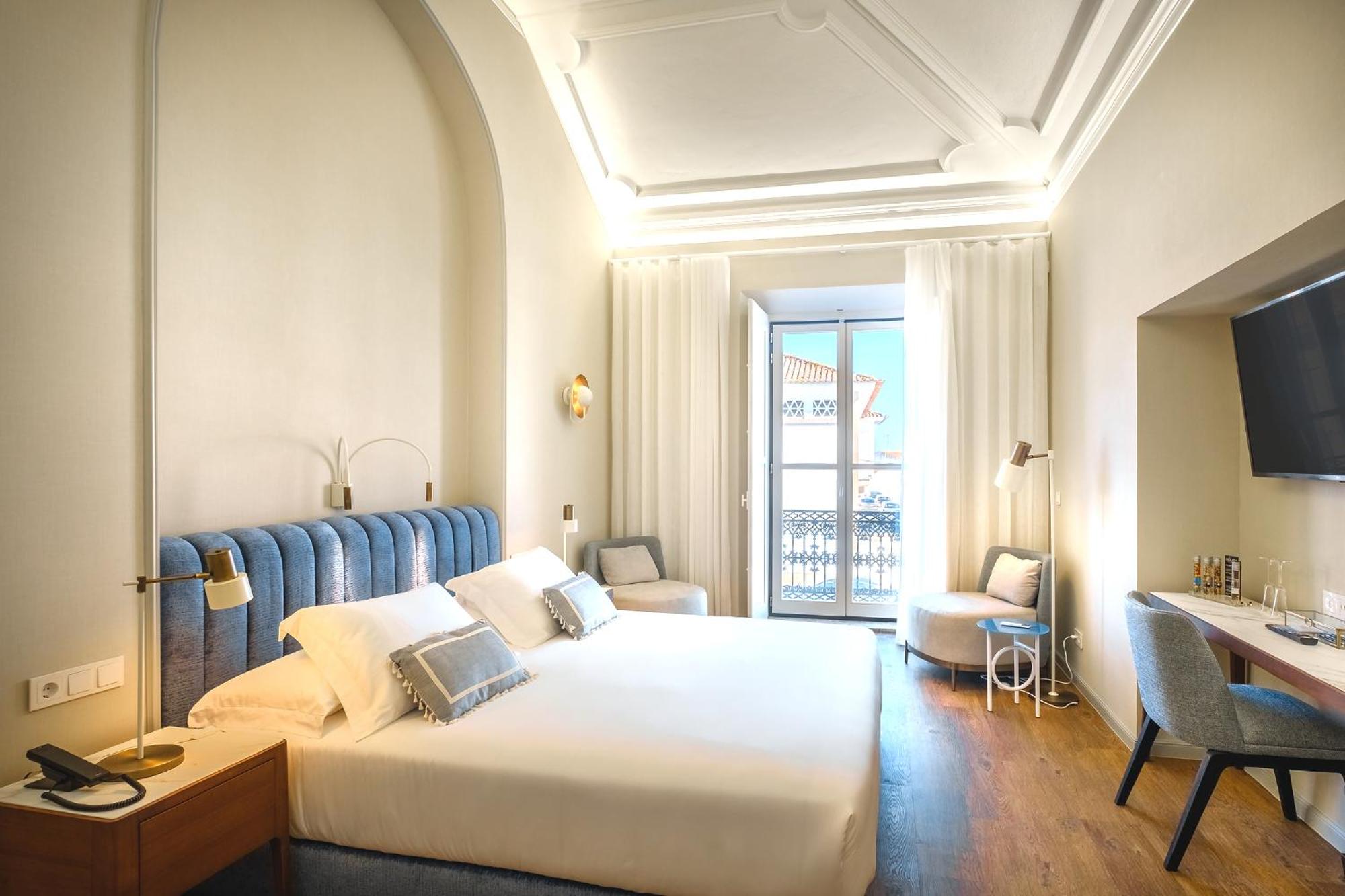 2. Moura Suites Hotel