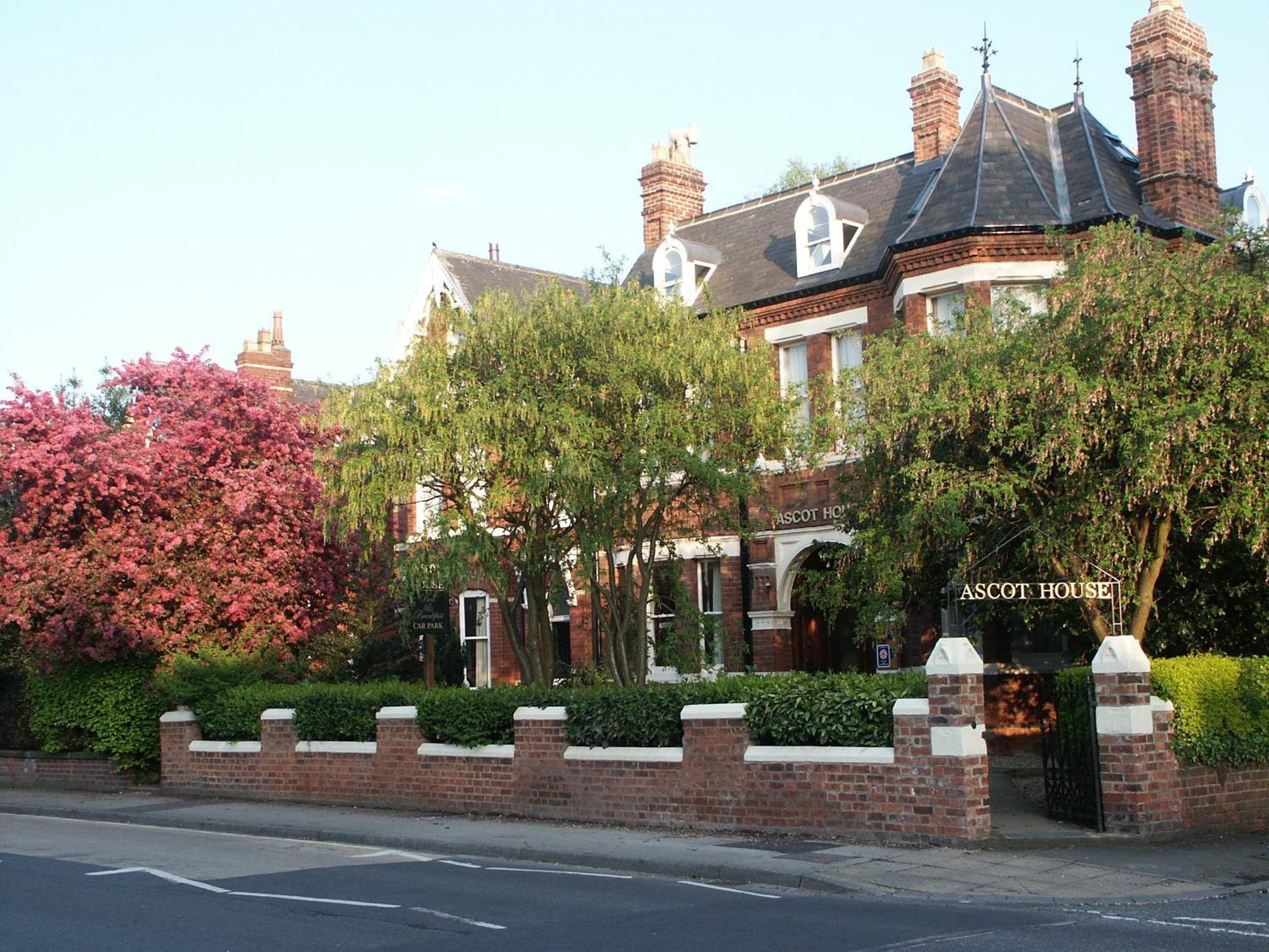 9. Ascot House Hotel York (England)