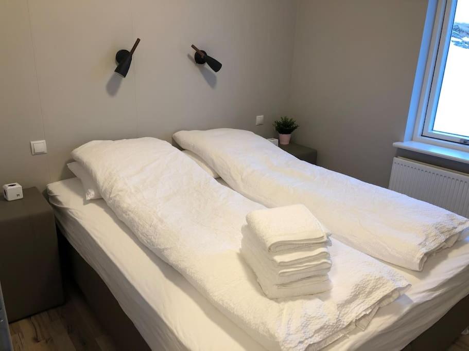 EYVIK Cottages - プライベートホットタブ付き！（EYVIK Cottages - With Private Hot Tub!）