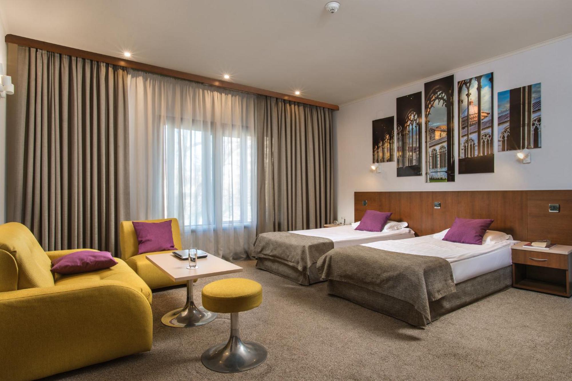 4. Forum Hotel - Restaurant