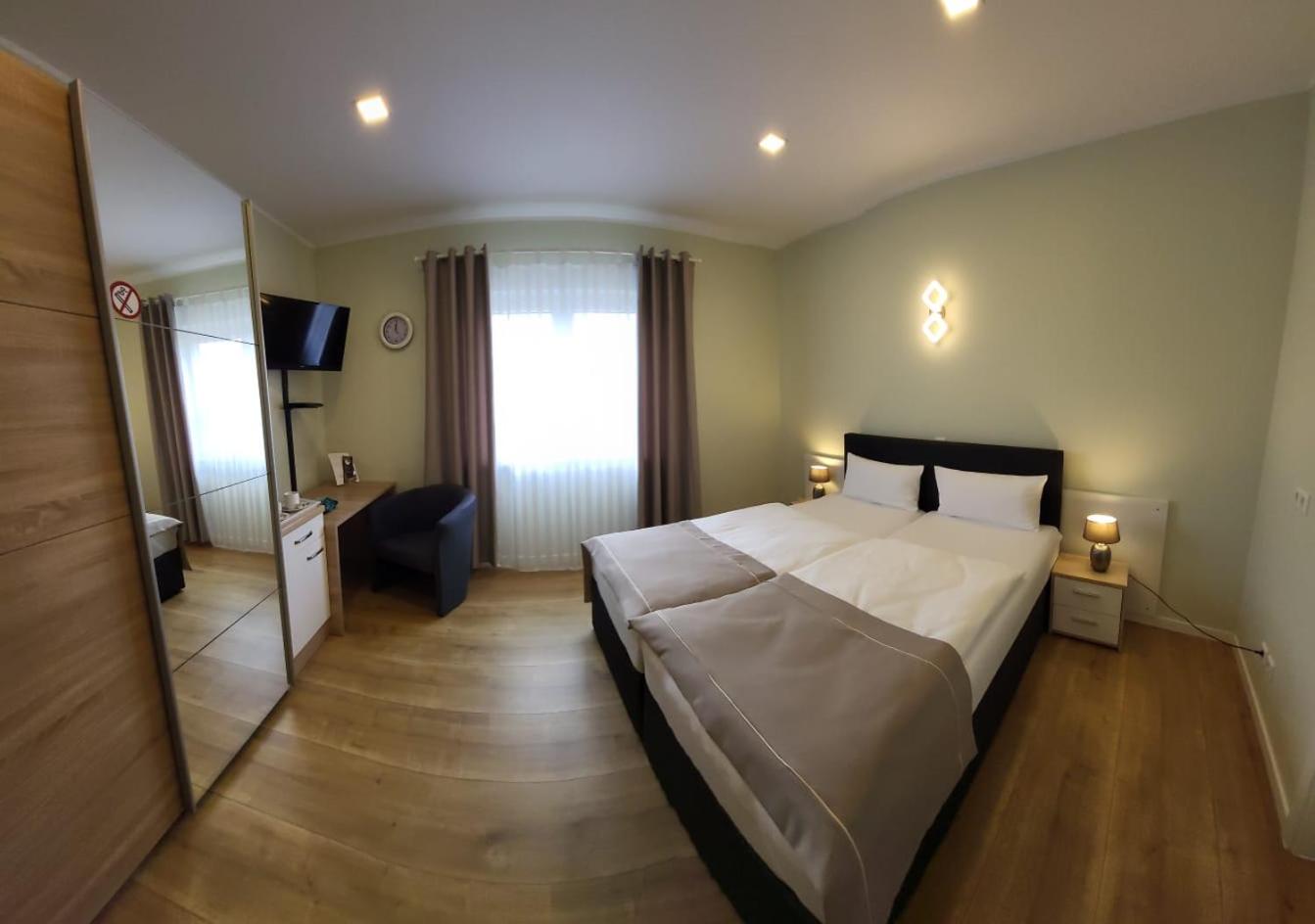 7. Motel Lutz