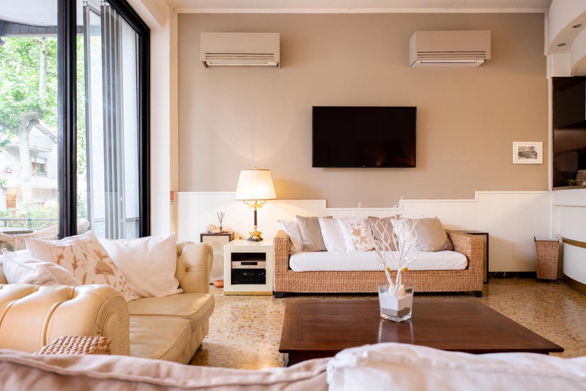 3. Hotel de la Ville