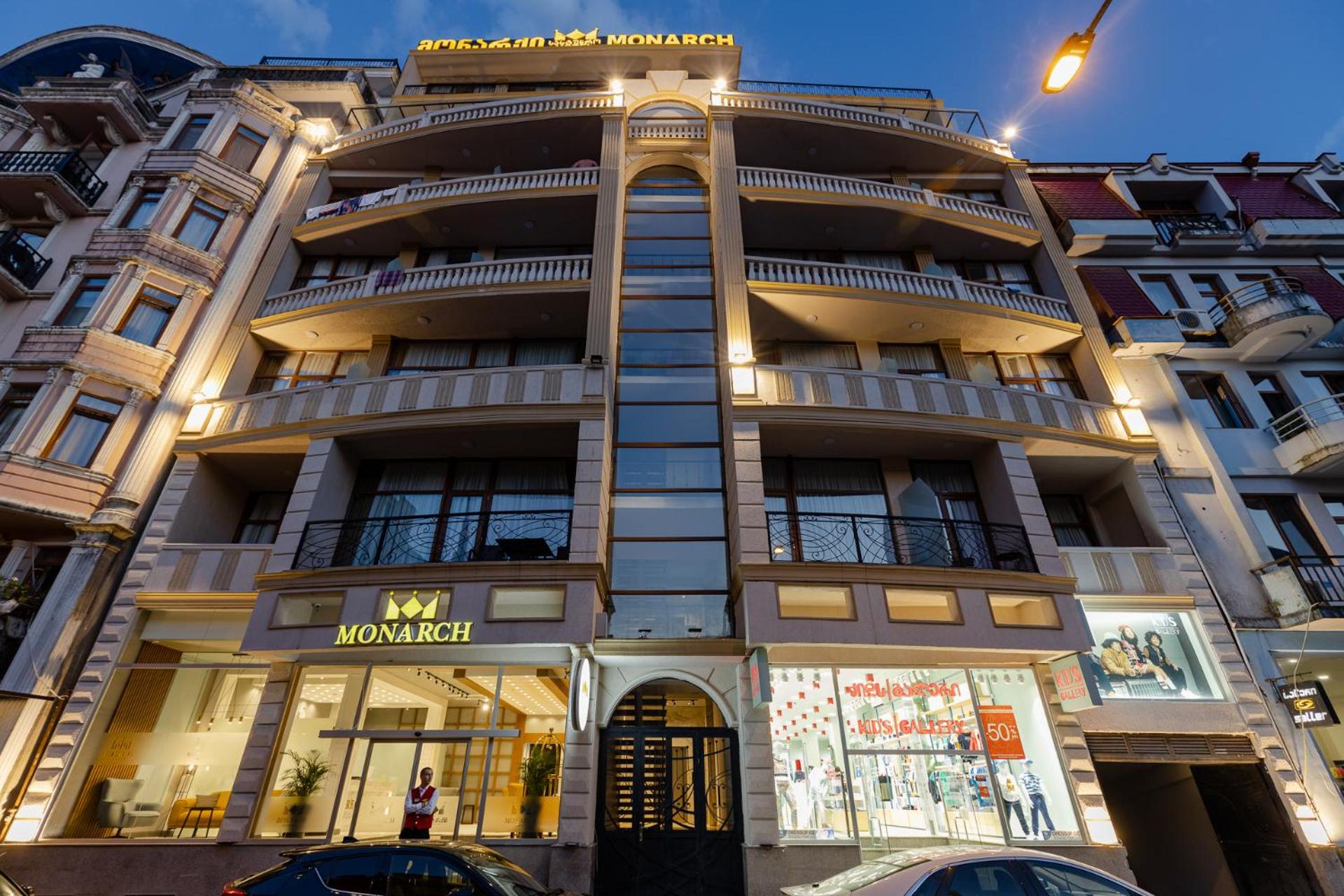 1. Hotel Monarch