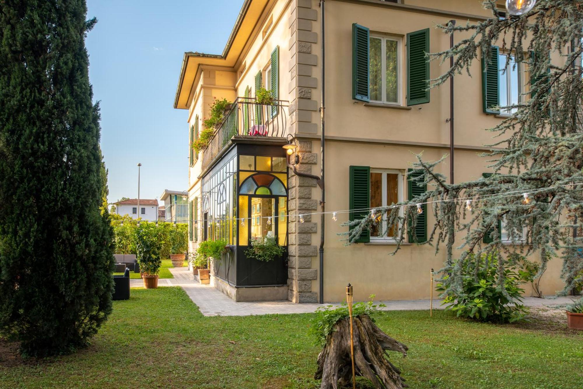 9. Villa Romantica