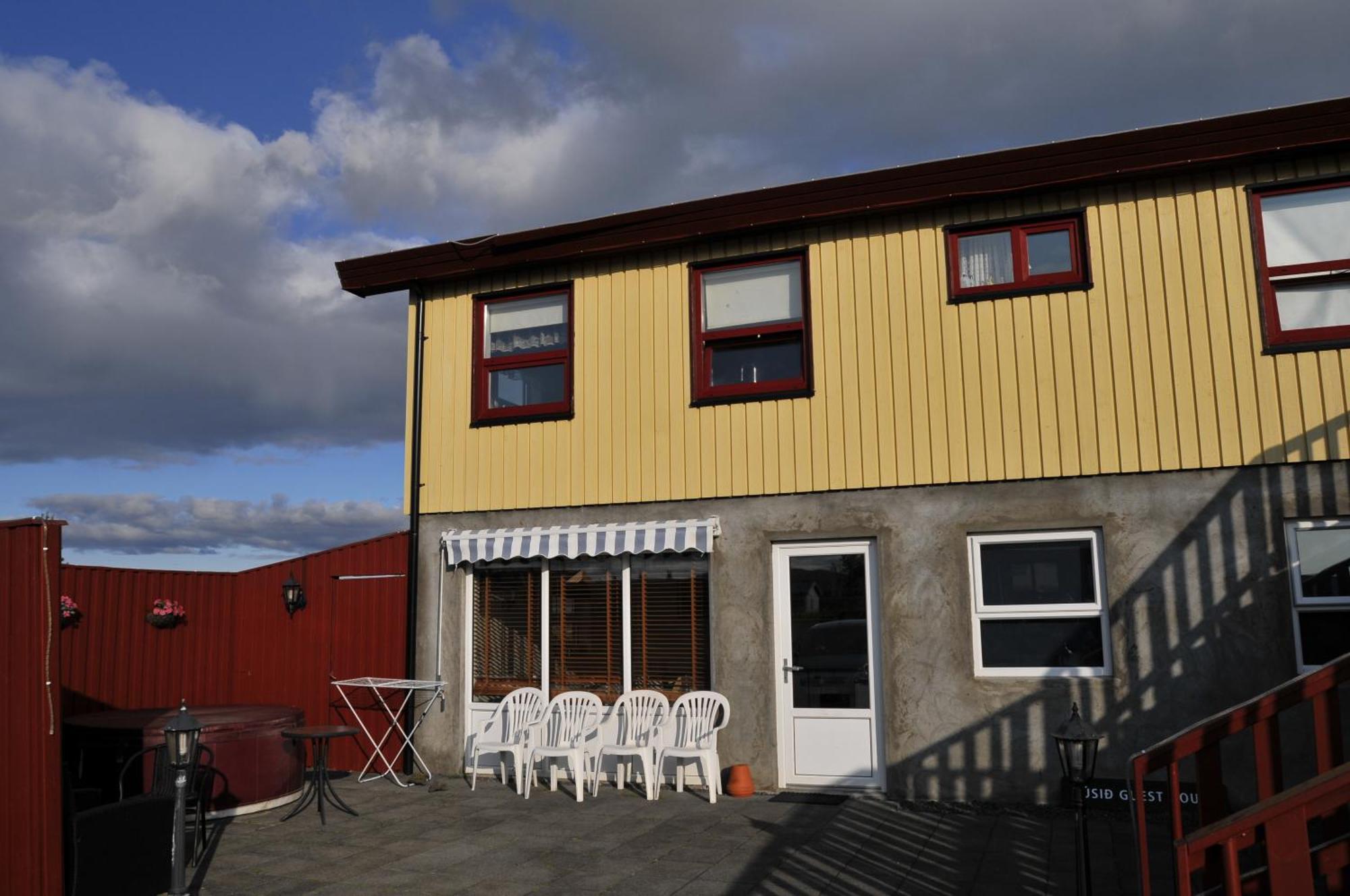 Husid Guesthouse