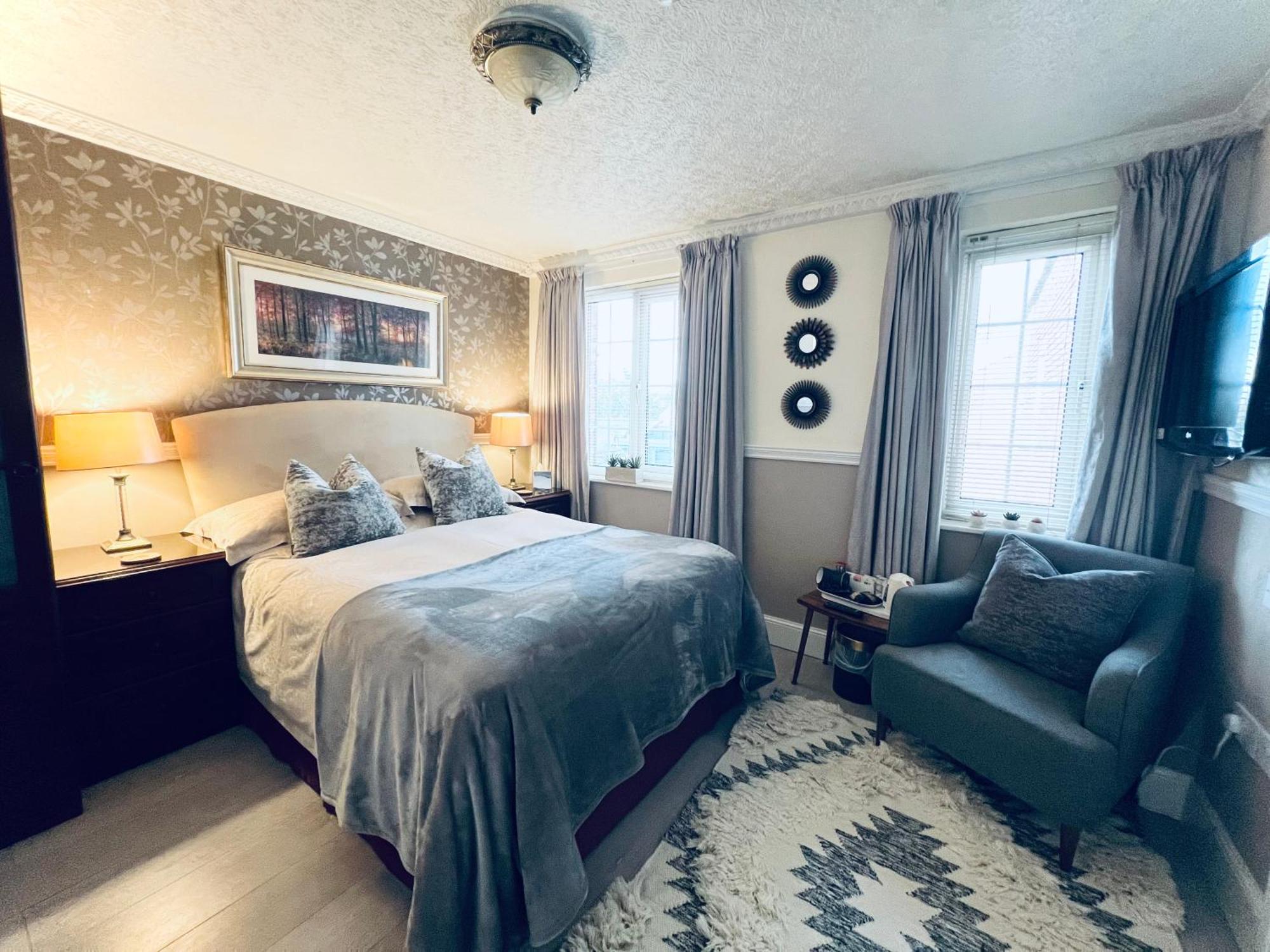 3. Ashleigh House