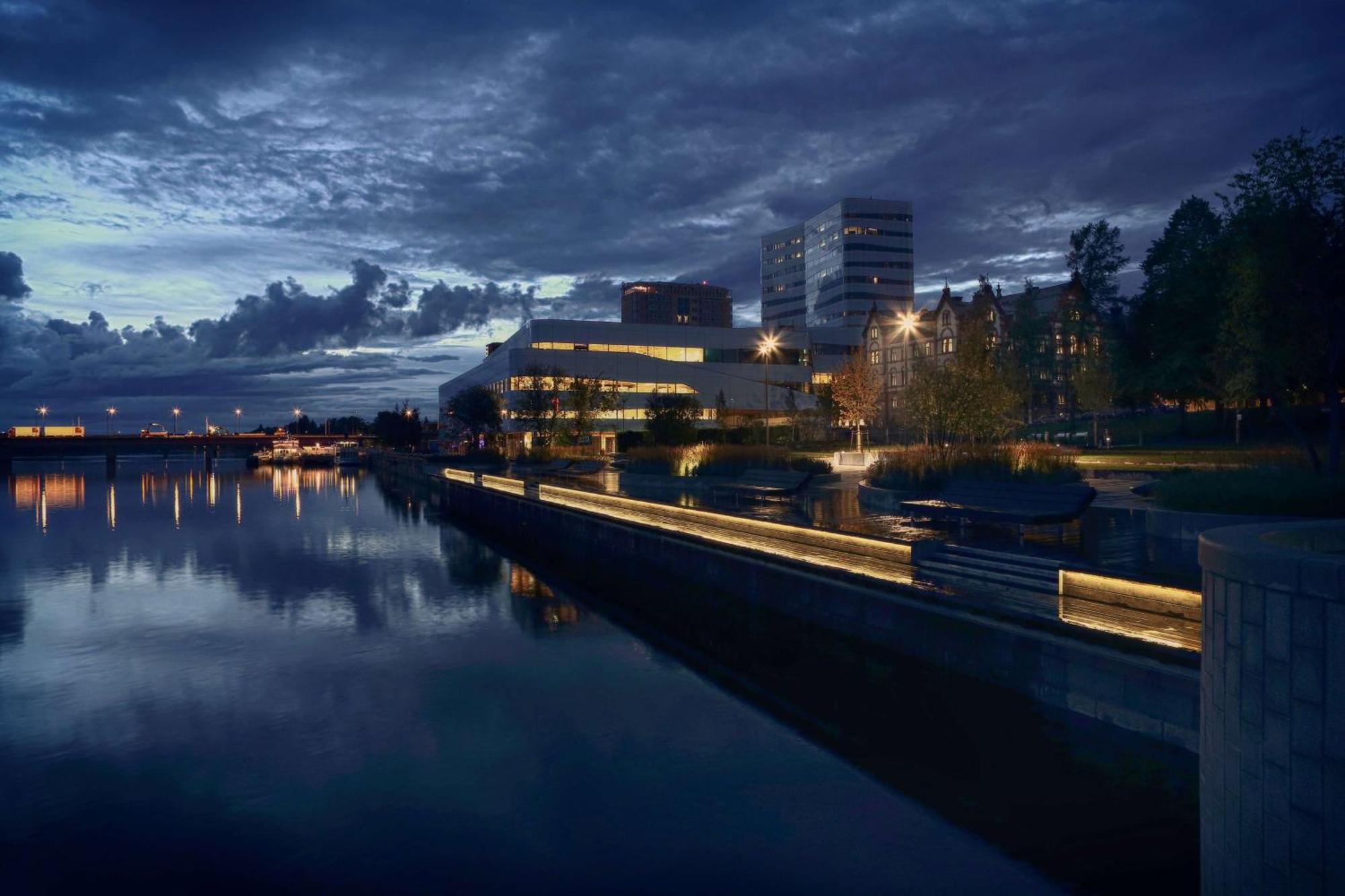 4. U&Me BW Signature Collection