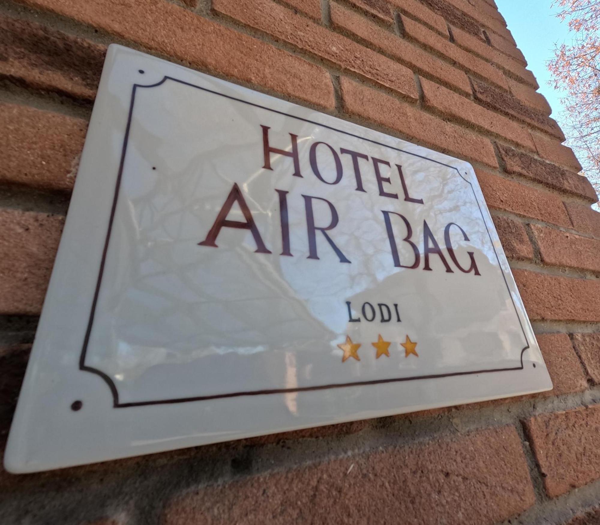 1. Hotel Air Bag