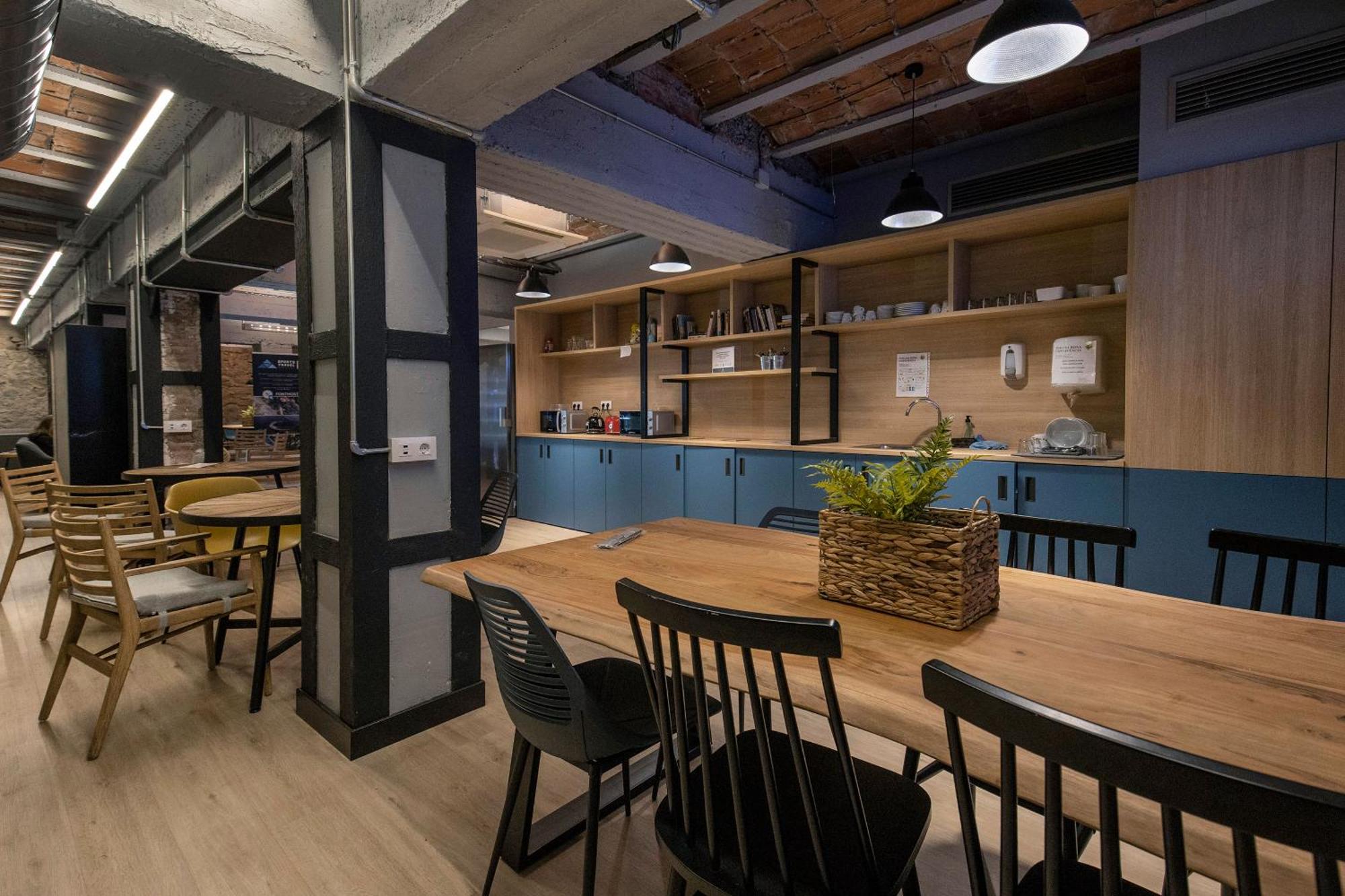 2. Font Andorra Hostel