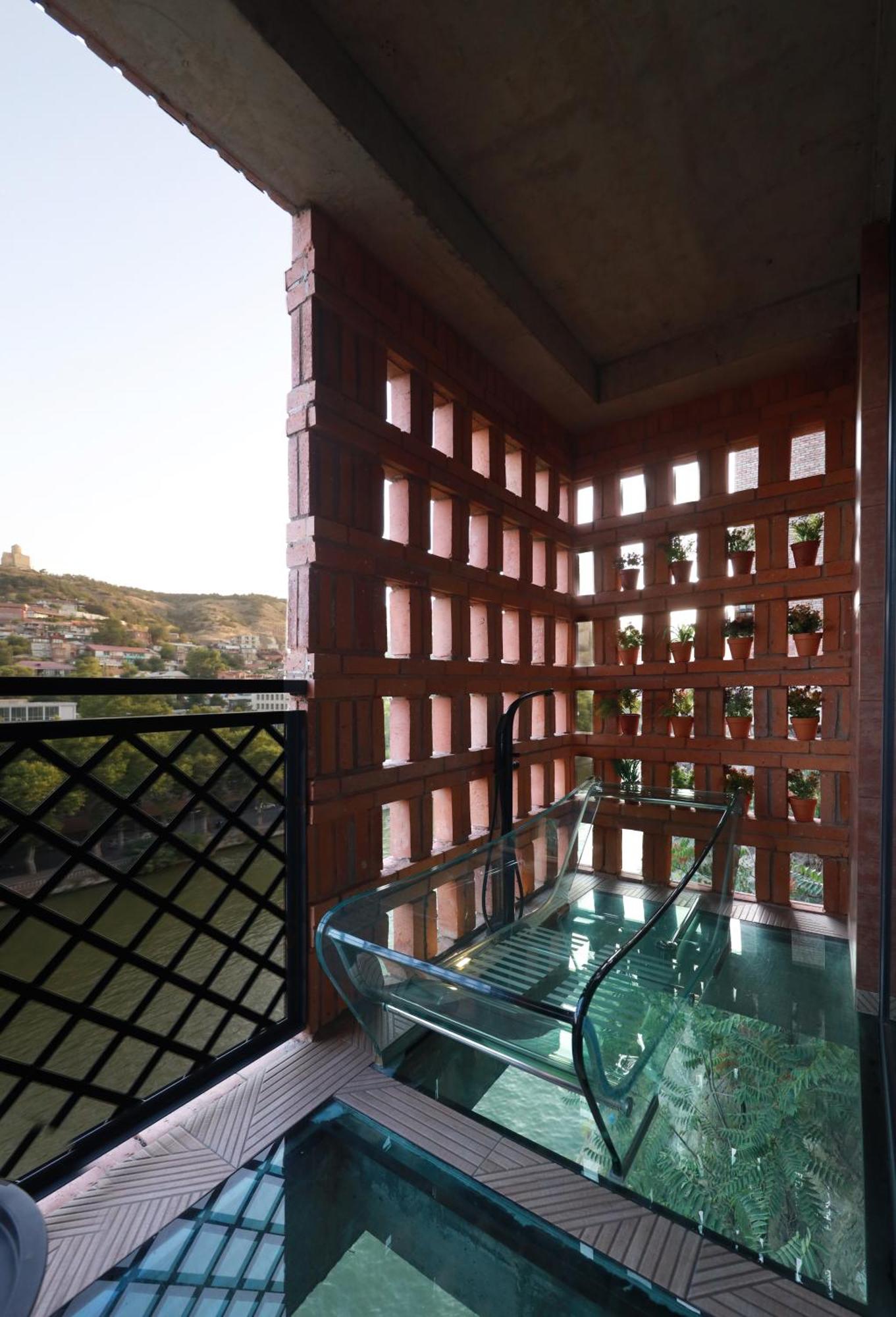 6. Hotel West