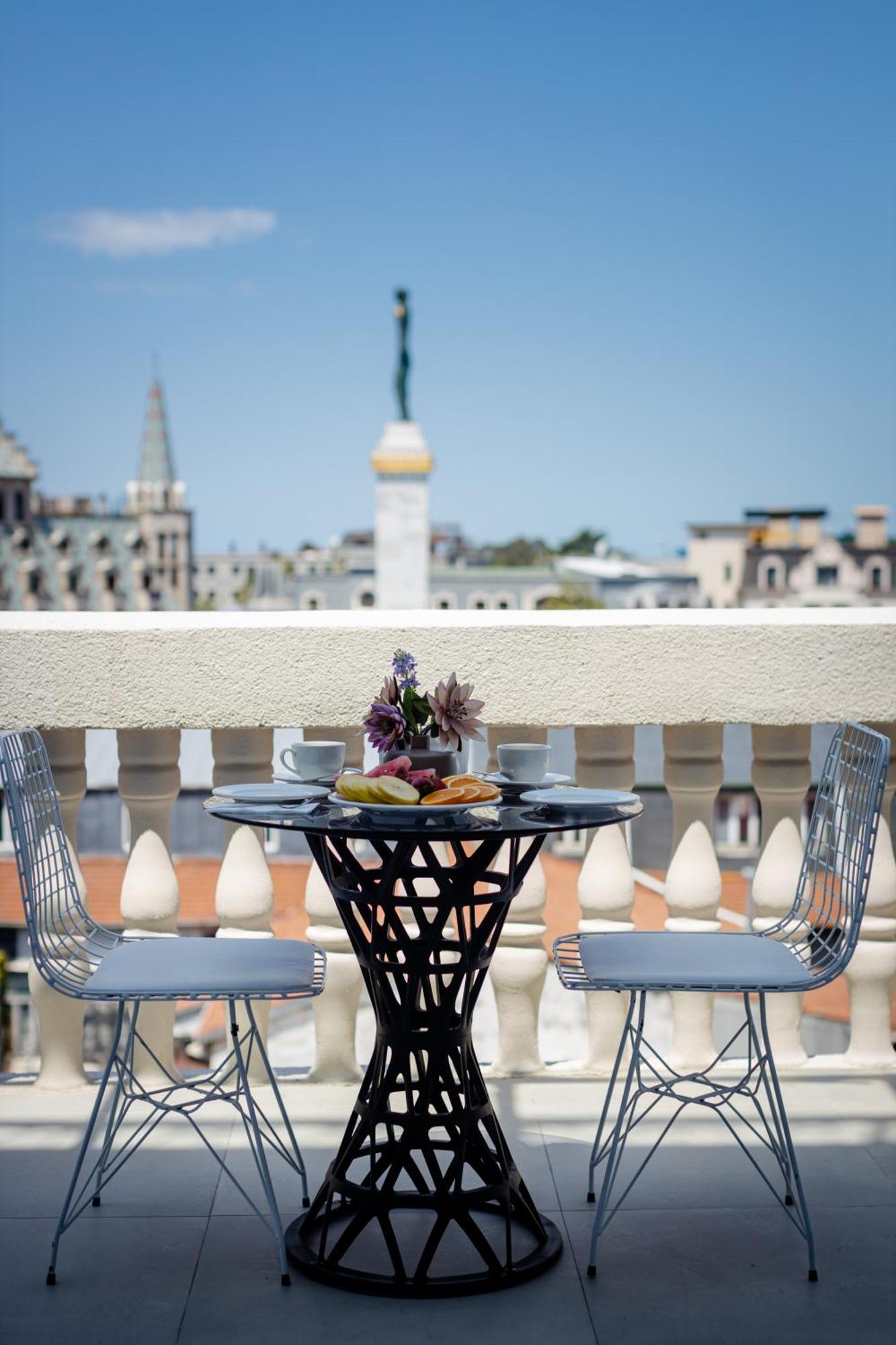 1. Hotel Monarch