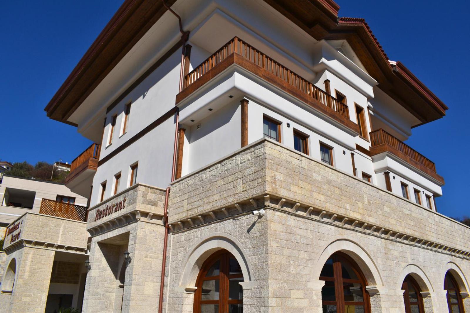 1. Rezidenca Desaret
