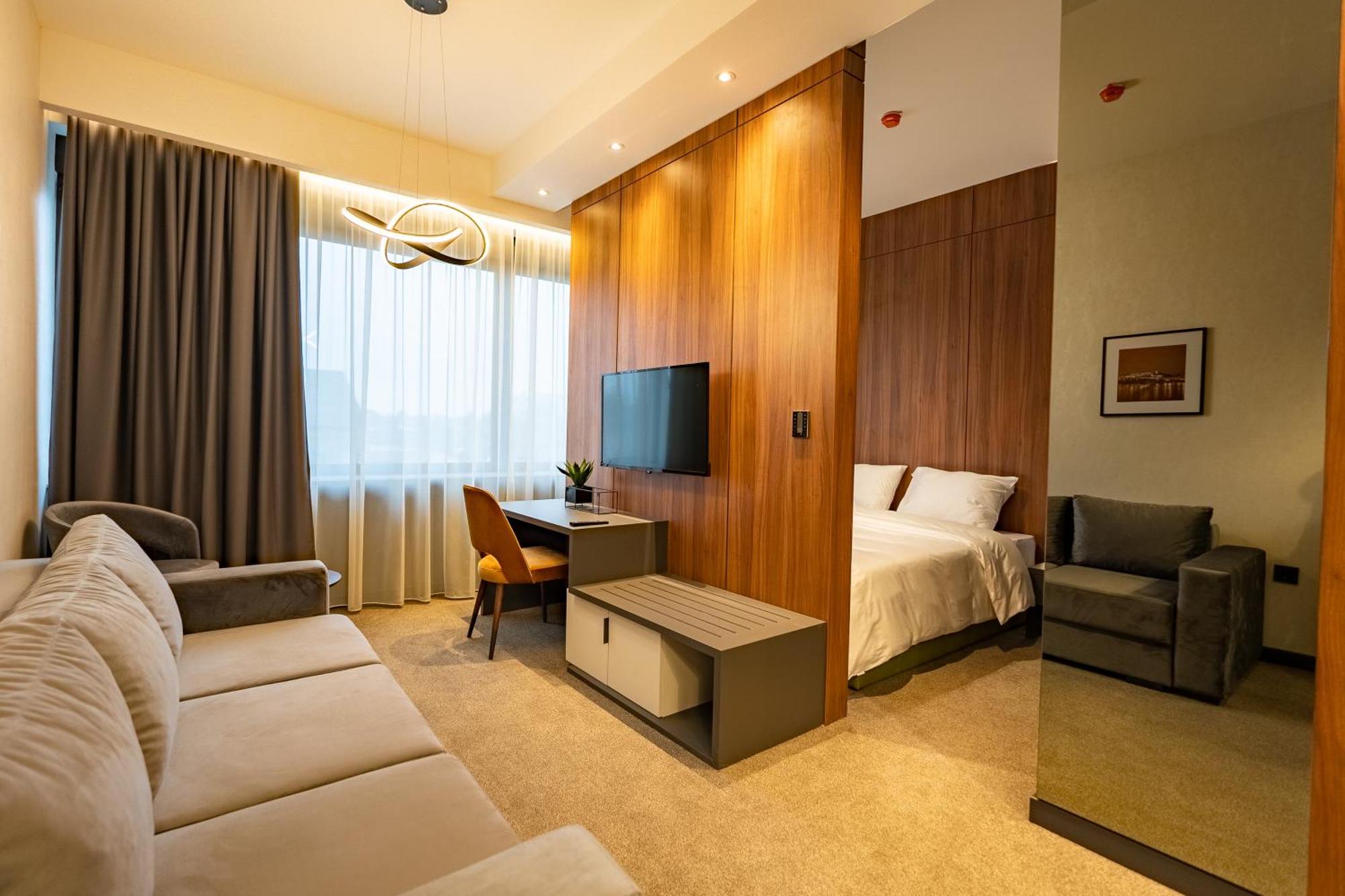 2. Hotel Element
