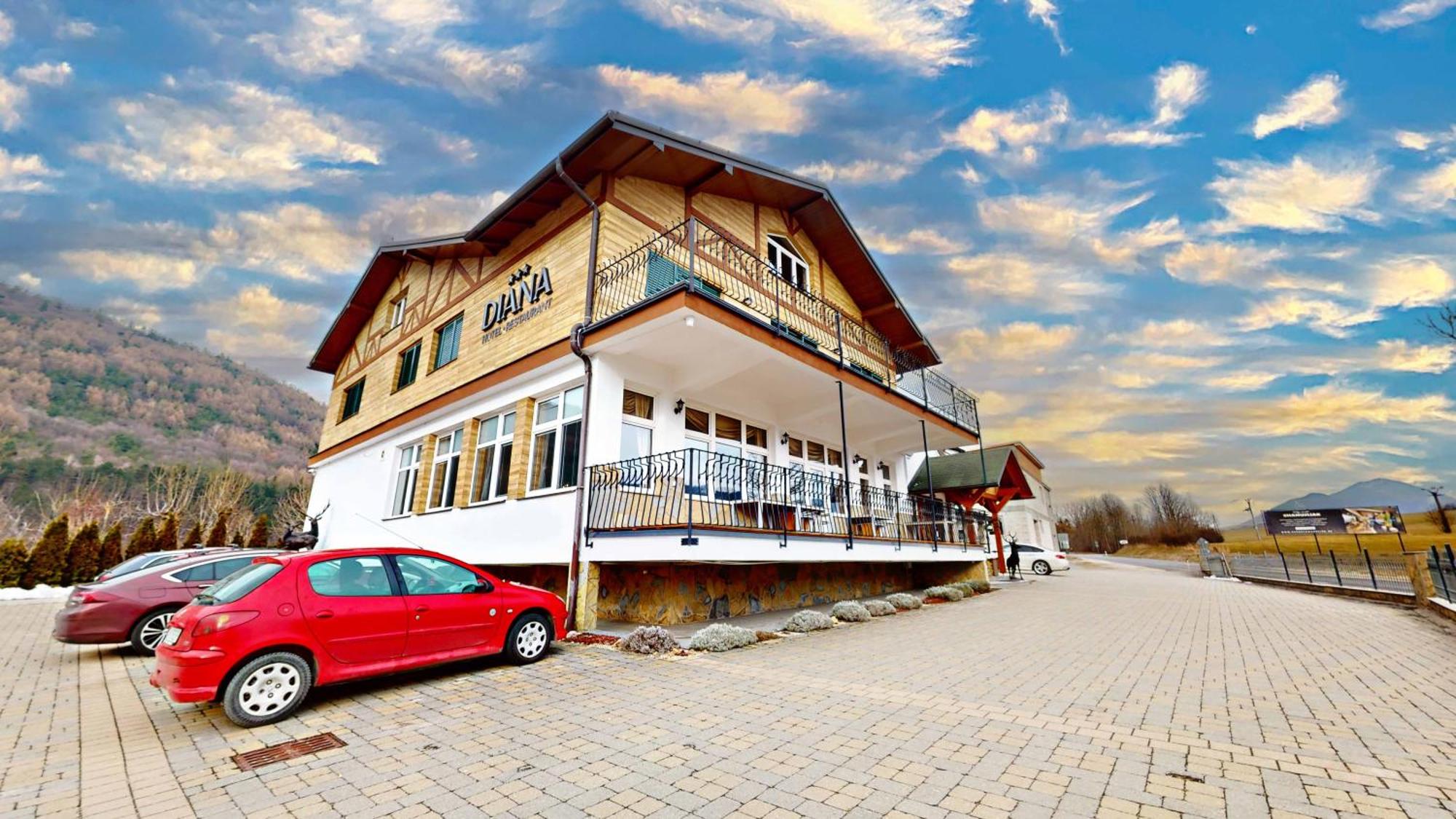7. Hotel Diana