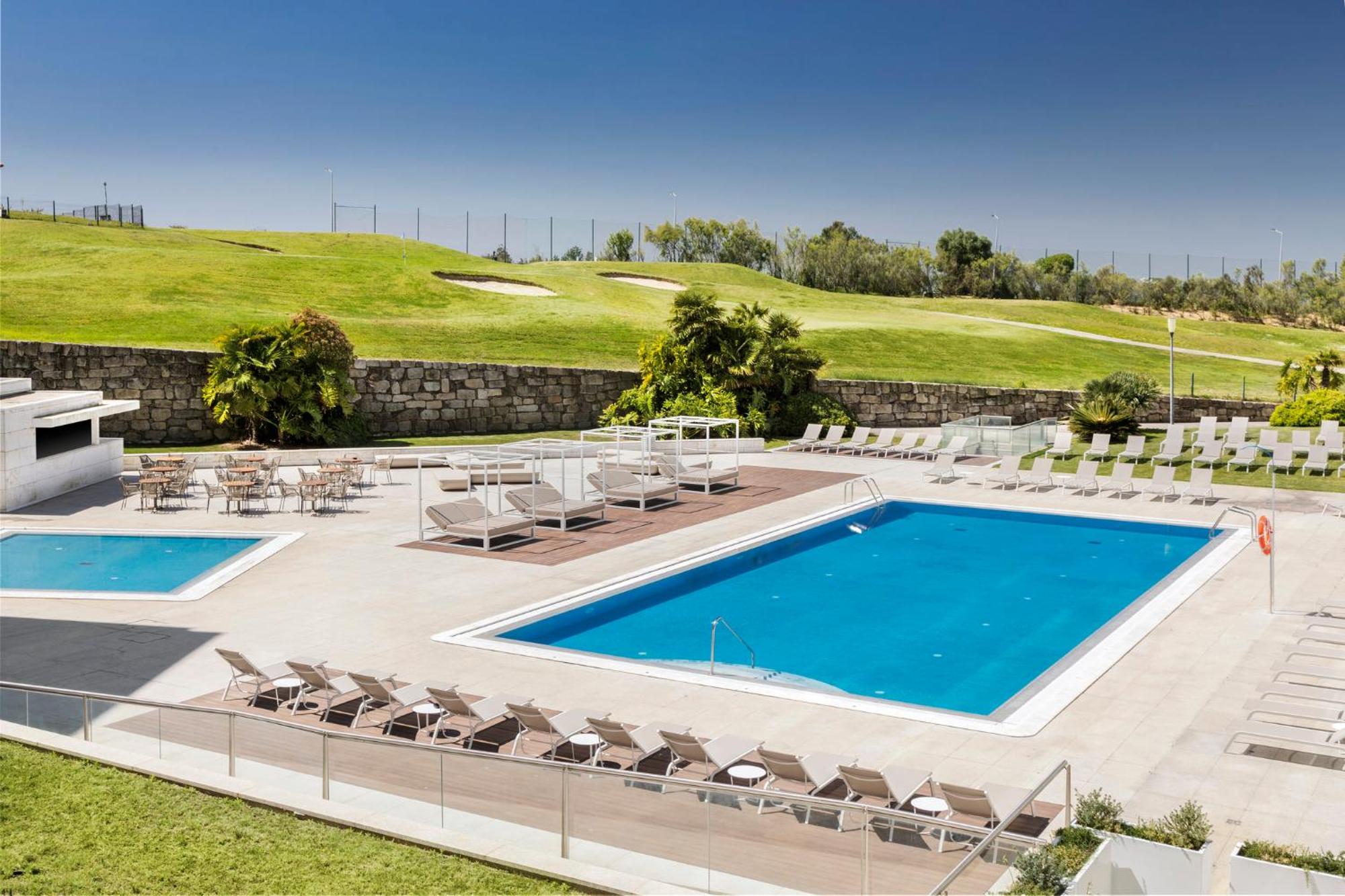2. Crowne Plaza Caparica Lisbon