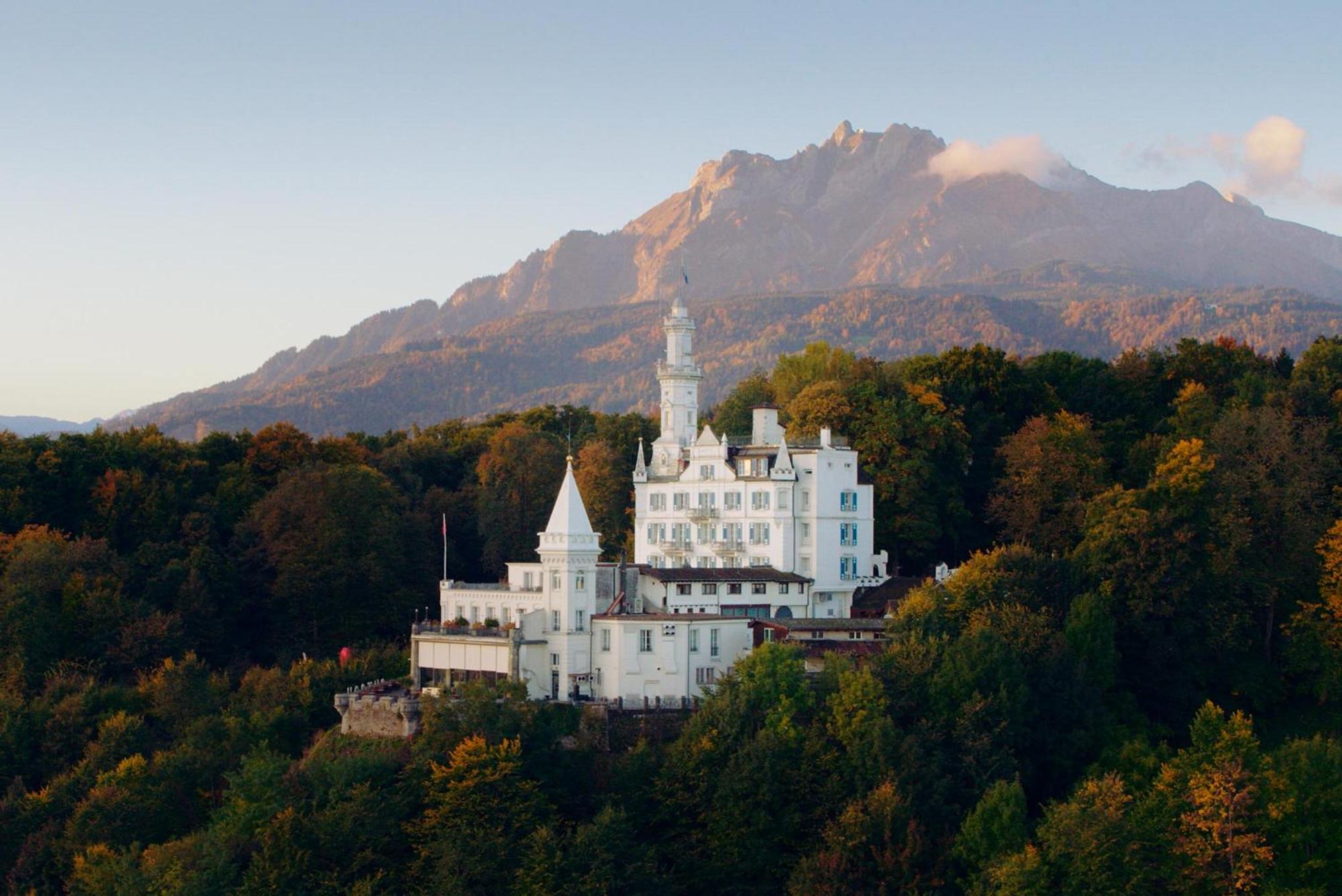 4. Hotel des Balances
