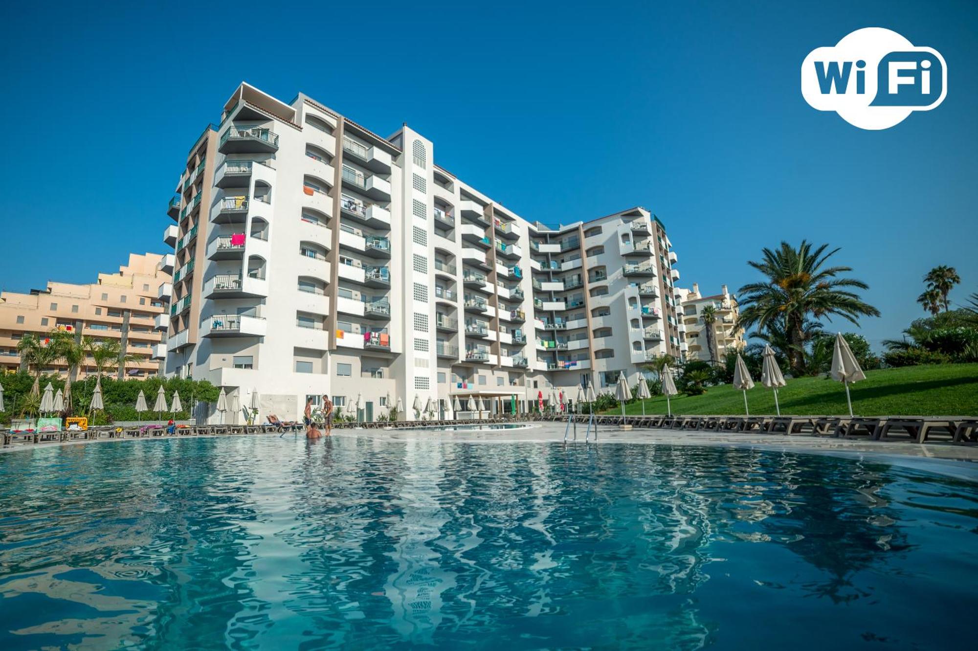 3. Apartamentos Turisticos Flor da Rocha