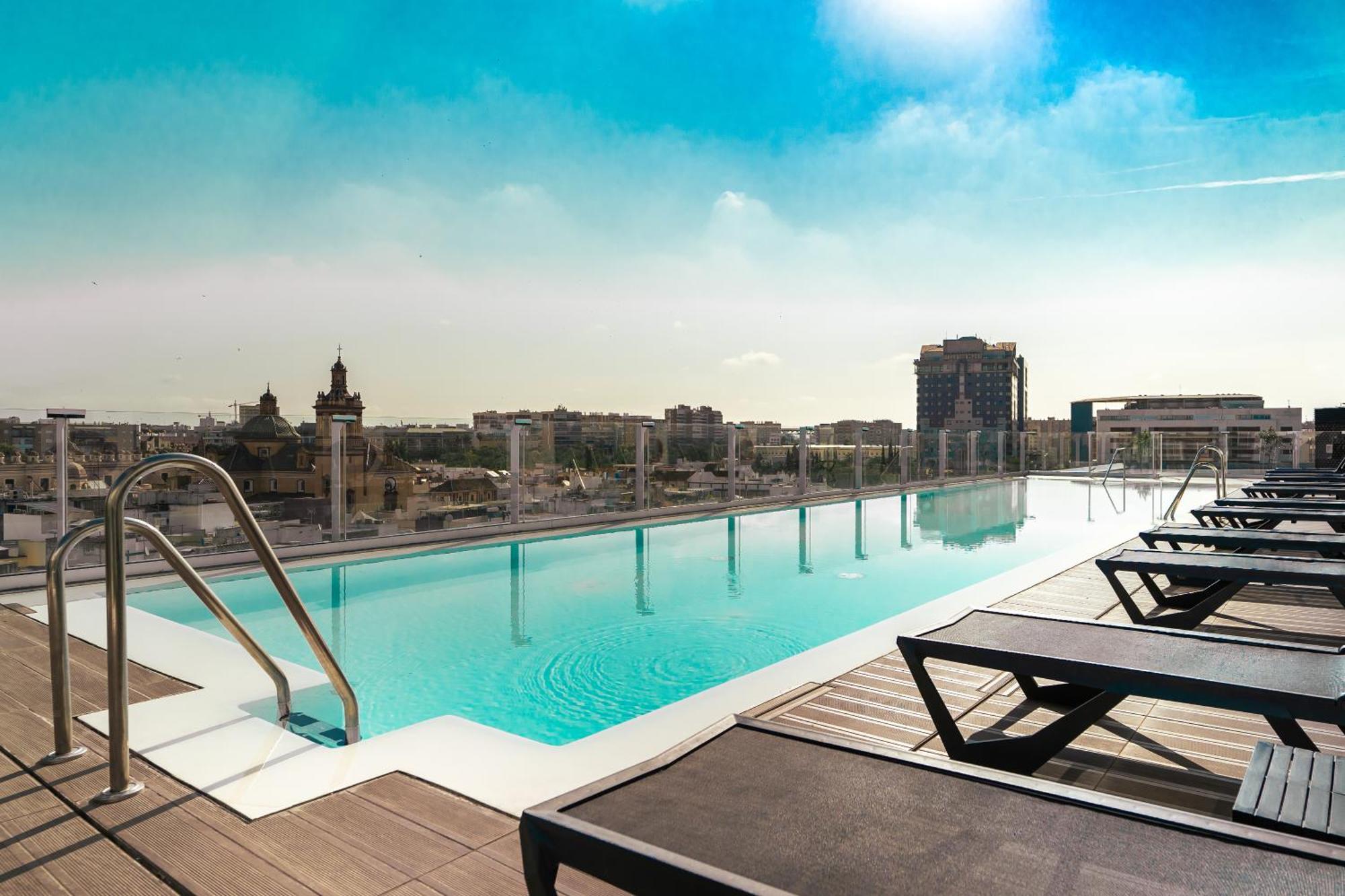 2. Hotel Giralda Center